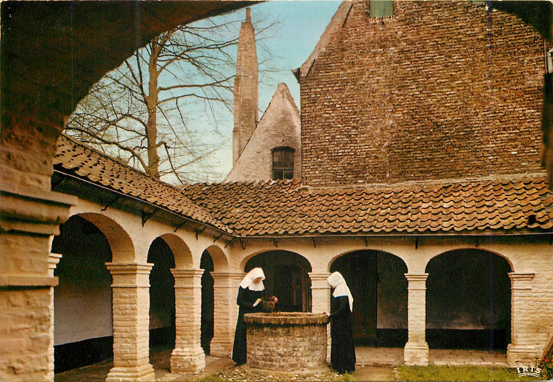 CPM Brugge au beguinage de bruges coin du cloitre