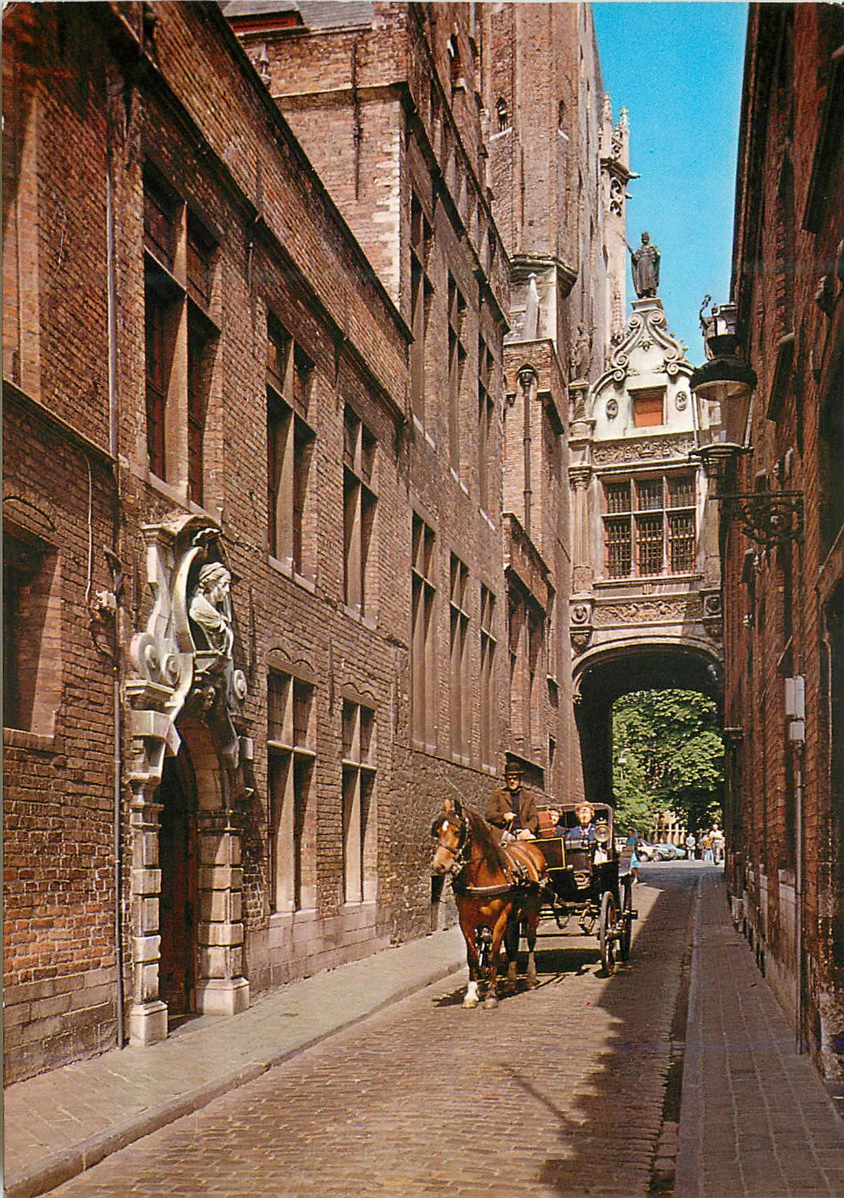 CPM Brugge rue de l'ane aveugle avec le pont des soupirs