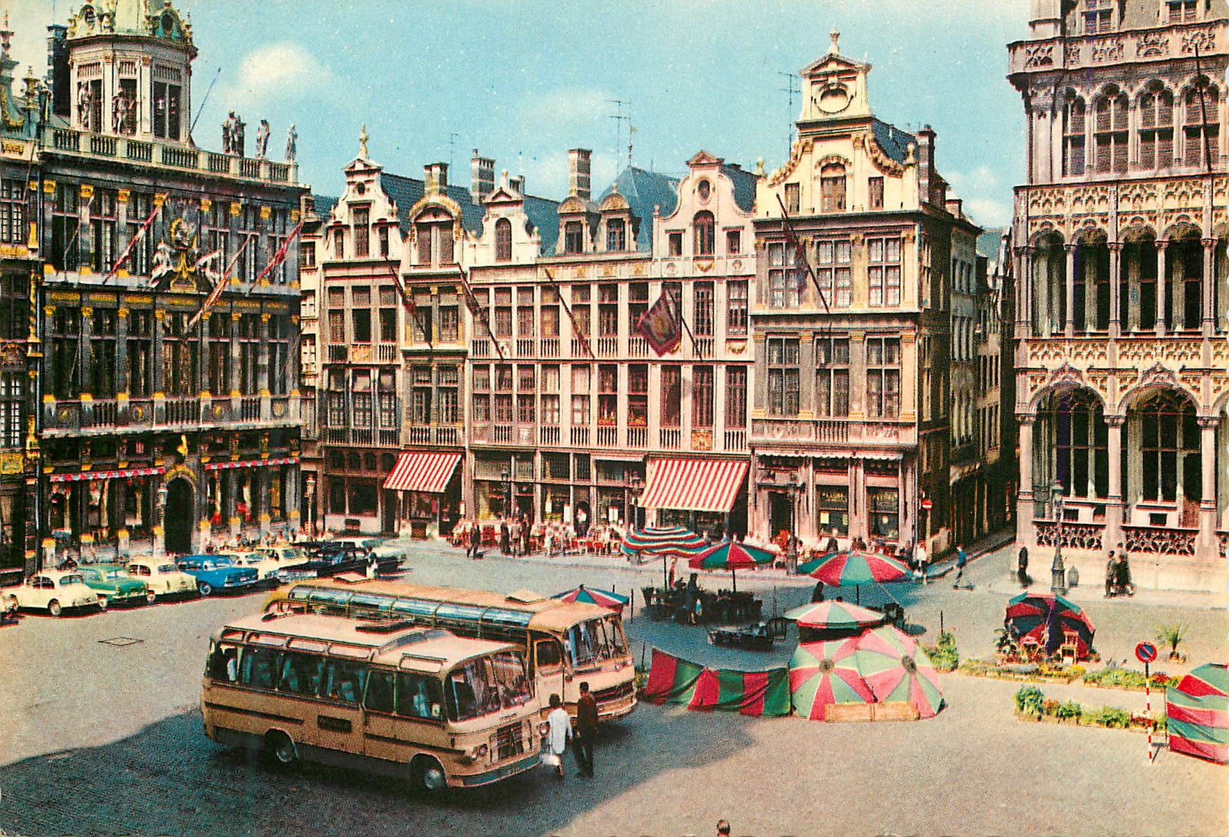 CPM Bruxelles un coin de la grand place Autobus