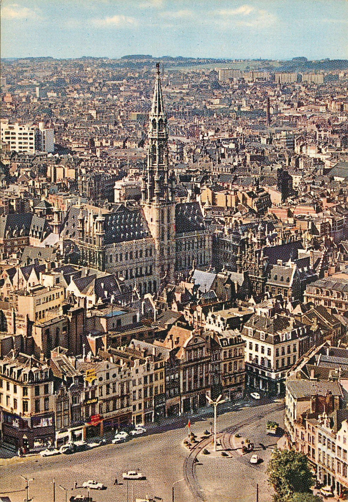 CPM Bruxelles panorama au centre l'hotel de ville de la grand place