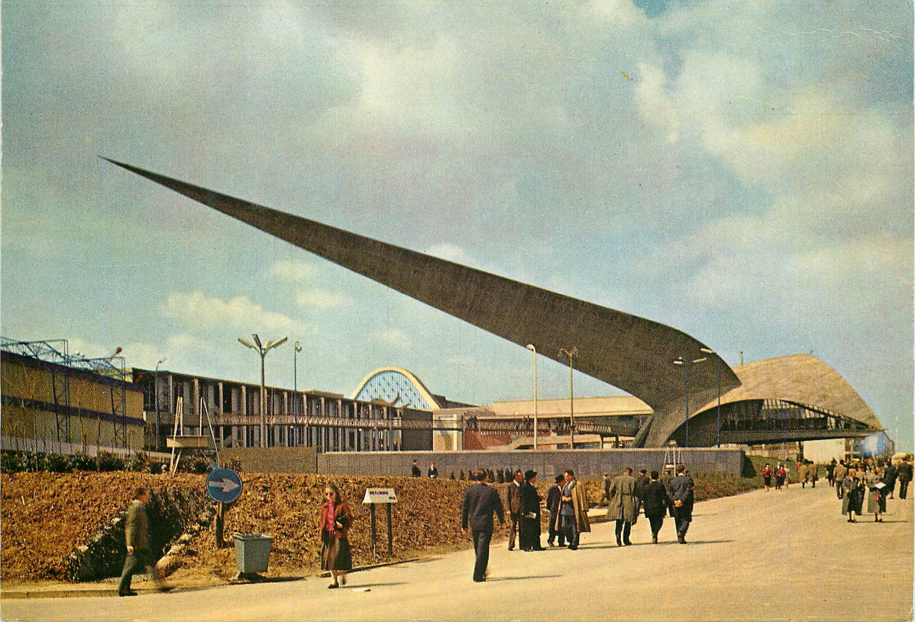 CPM la fleche du genie civil Bruxelles  Exposition unverselle de 1958