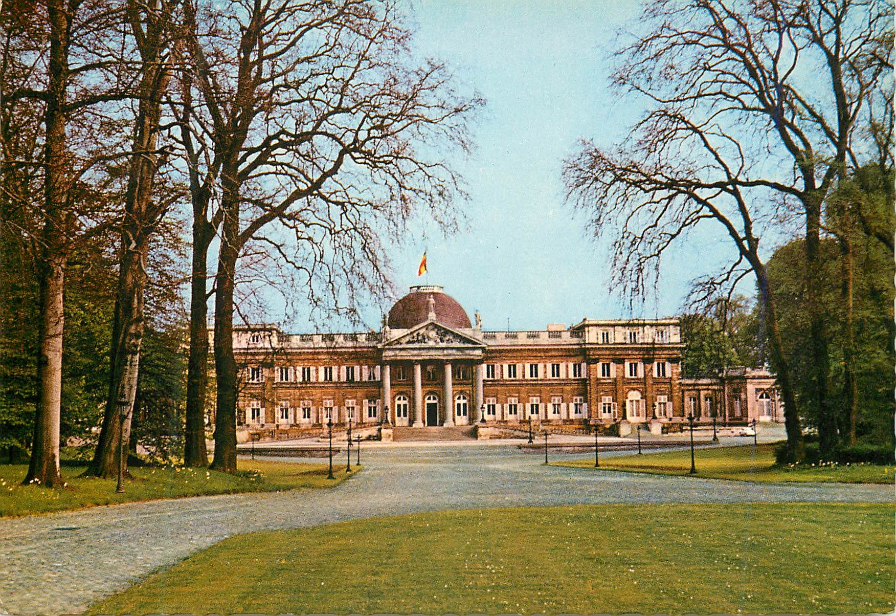 CPM Bruxelles palais royal de laeken (residence des souverains)