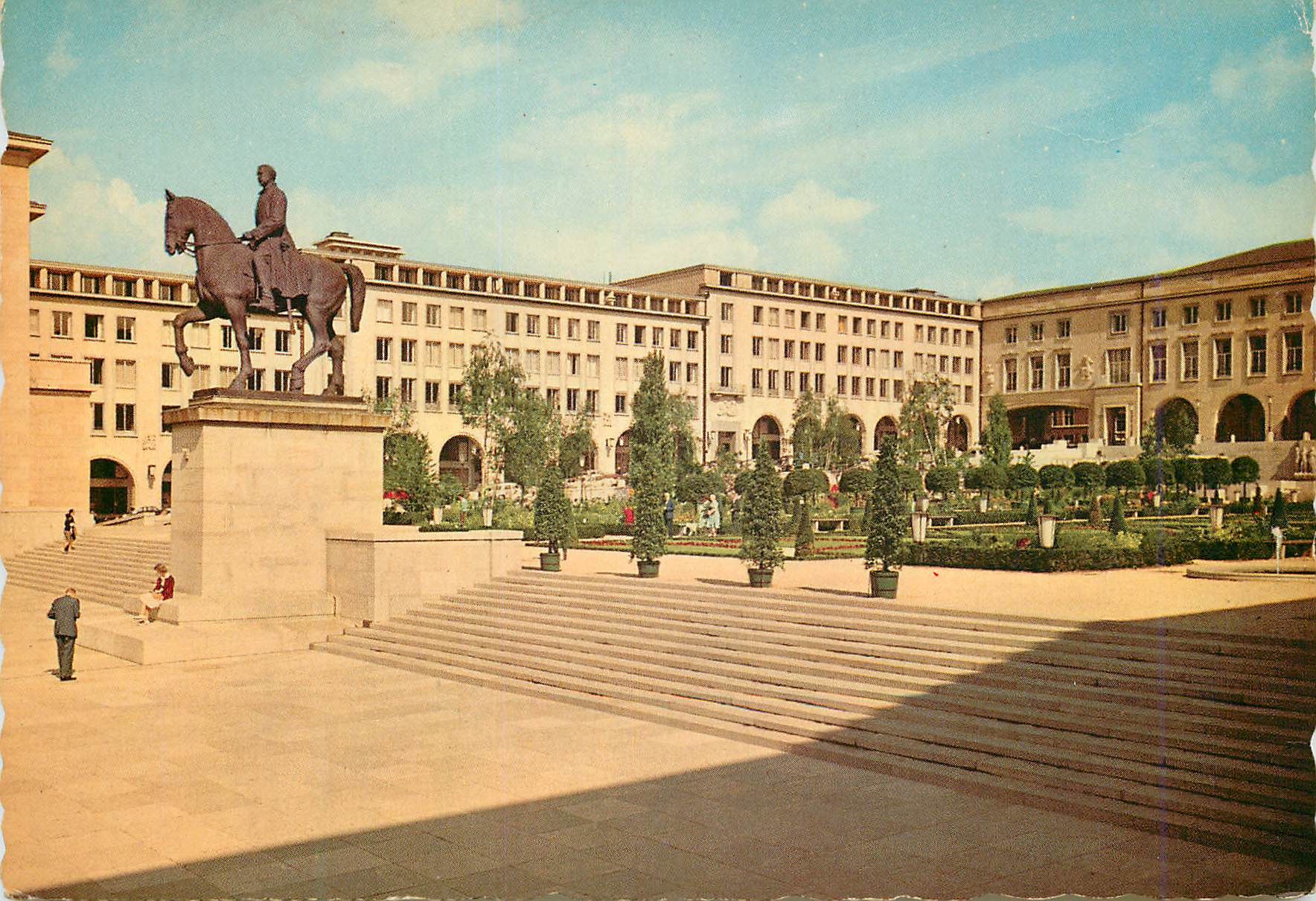 CPM Bruxelles mont des arts et monument du roi Albert