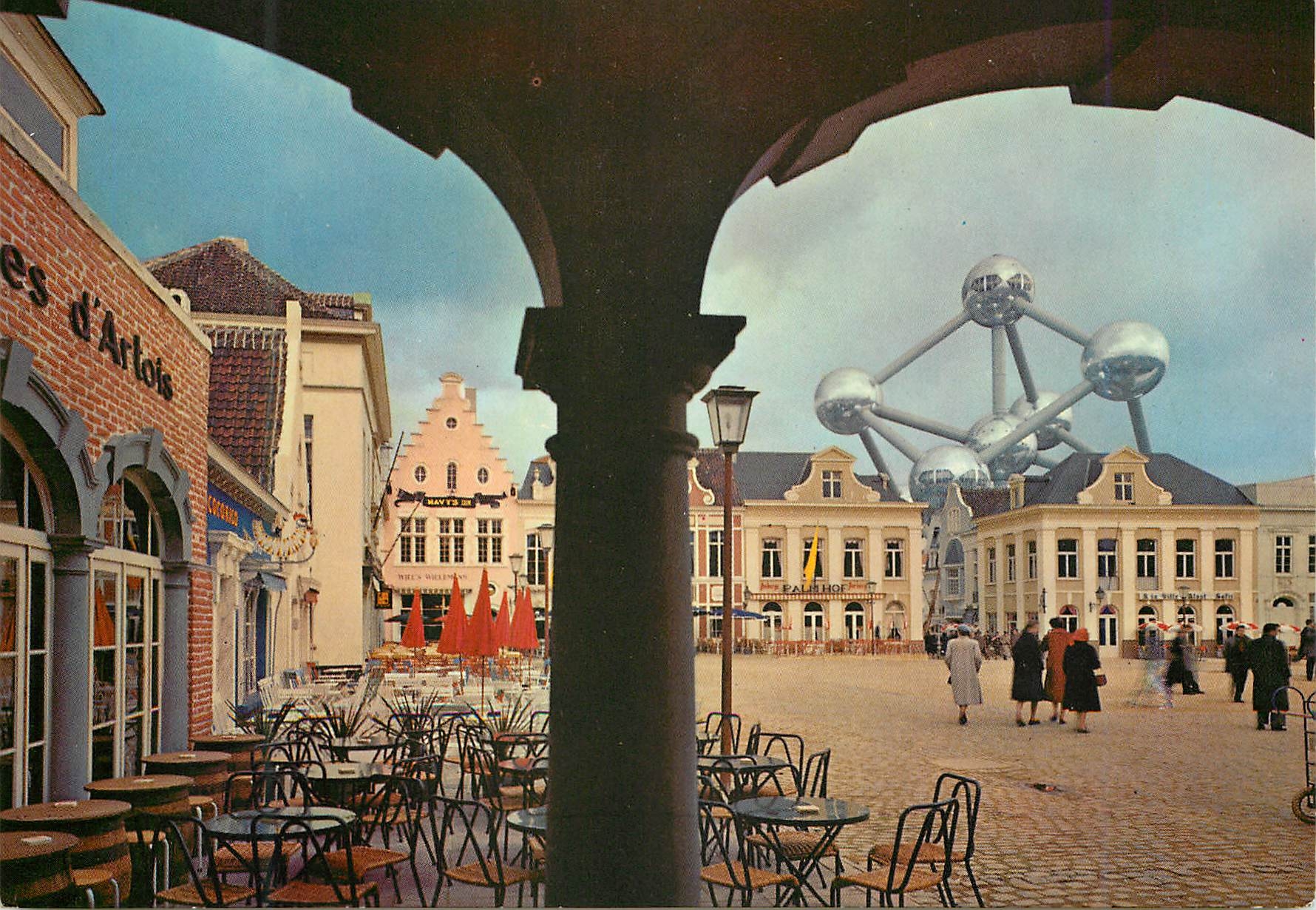 CPM Belgique joyeuse un coin de la grand place Exposition universelle de Bruxelles 1958 Atomium