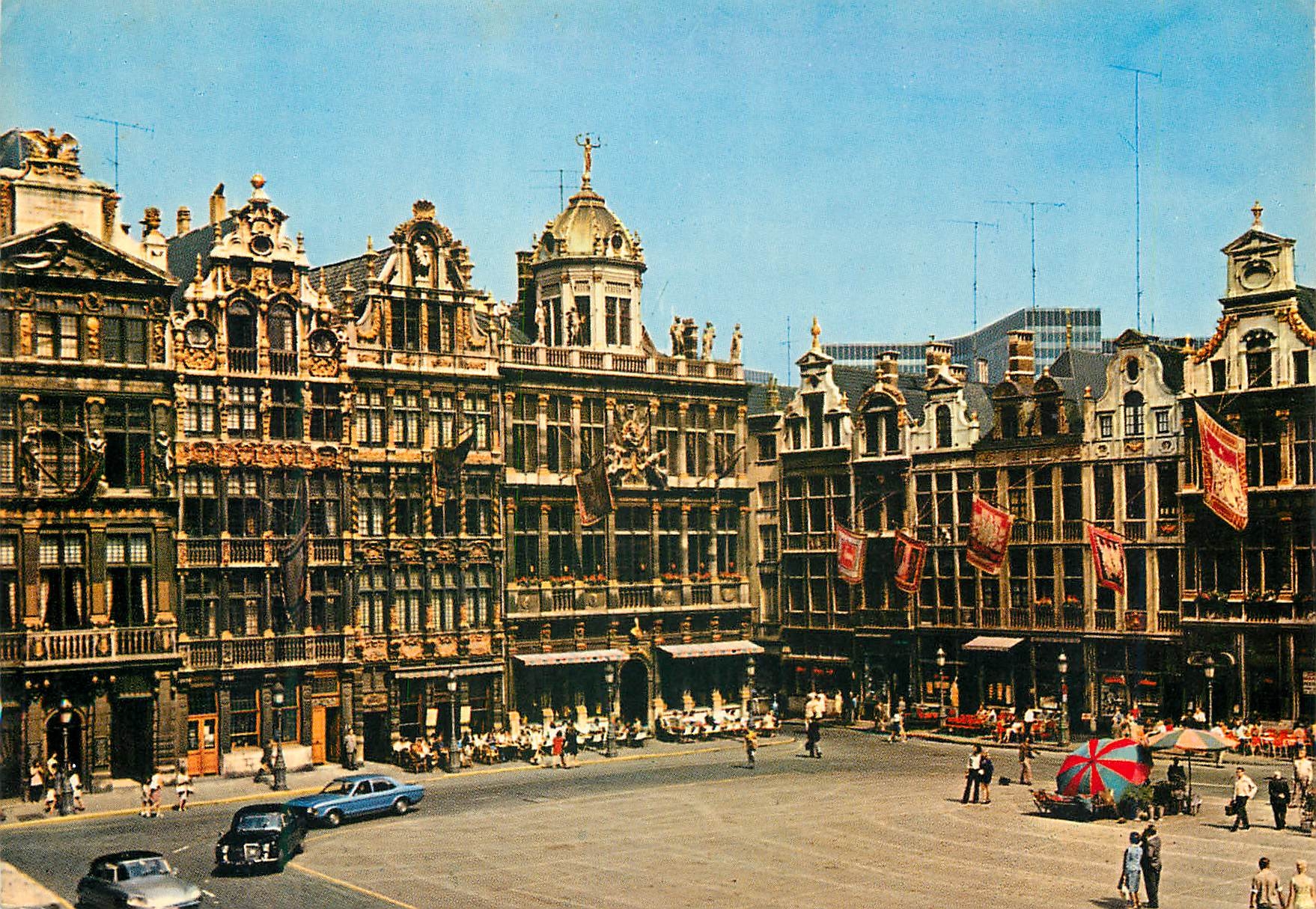 CPM Bruxelles grand place le roi d'espagne la brouette le sac