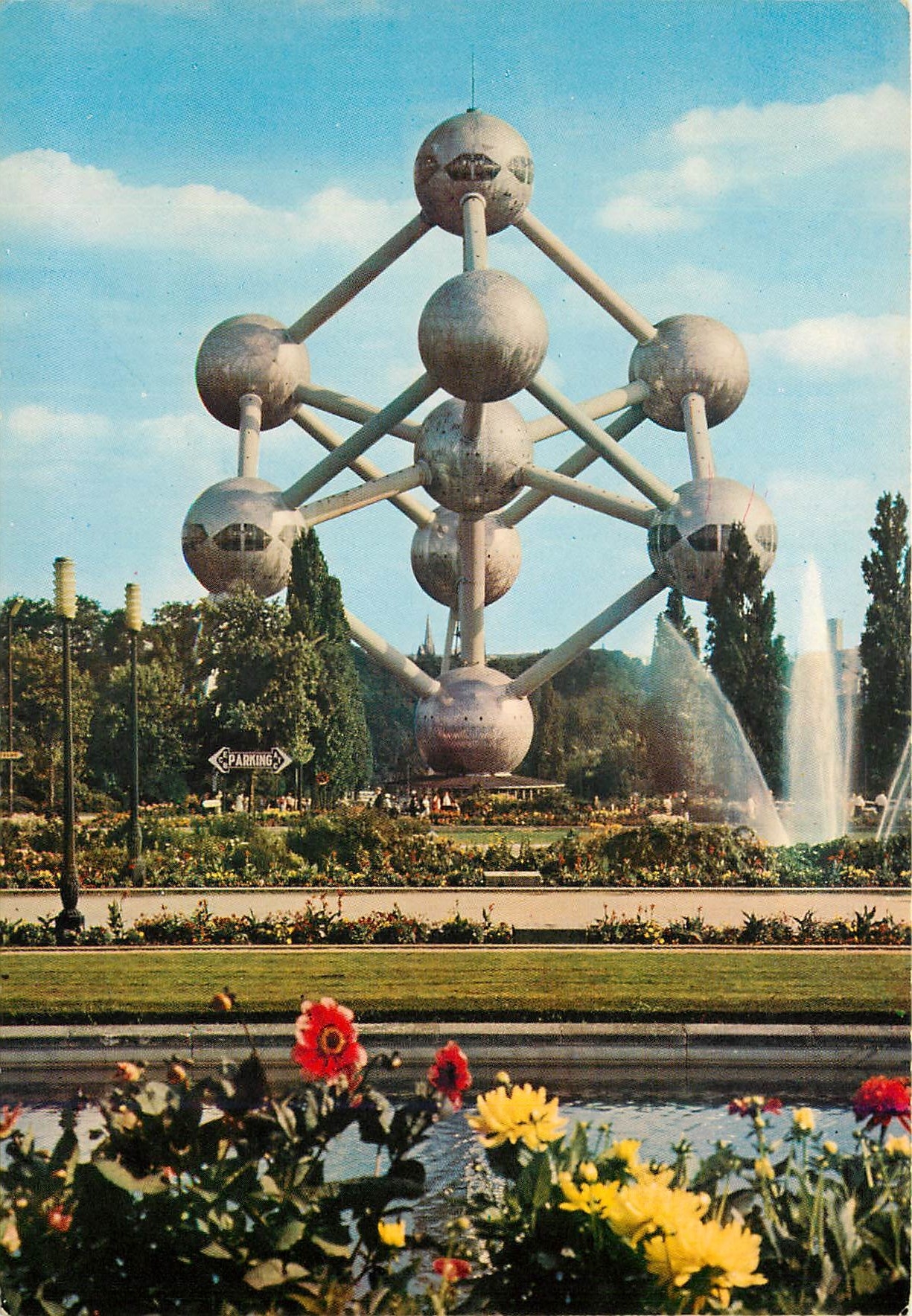 CPM Atomium hauteur 102m diametre des spheres 18 m poids 2200t