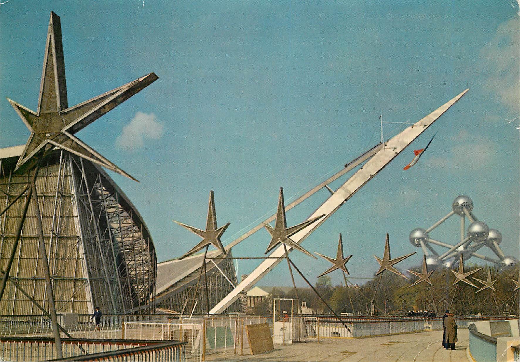 CPM Bruxelles la passerelle avec le pavillon de la france