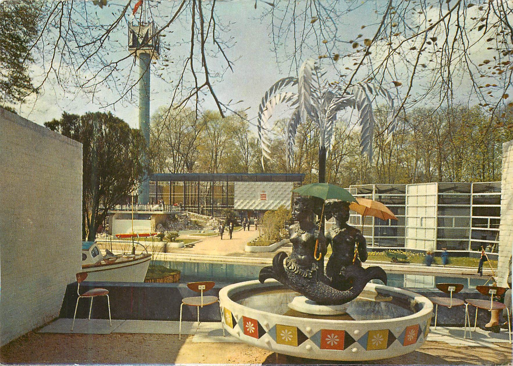 CPM Bruxelles fontaine et interieur du pavillon de la grand bretagne Exposition universelle de Bruxelles 1958