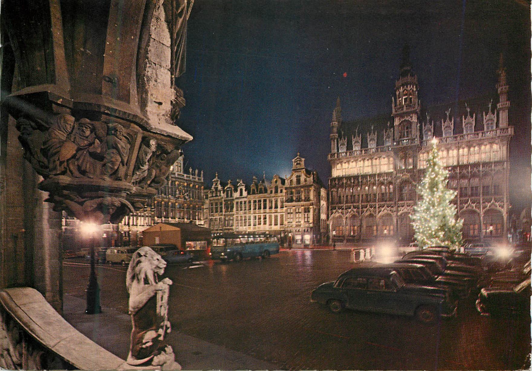 CPM Bruxelles grand place la maison du roi et les maisons des corporations la nuit