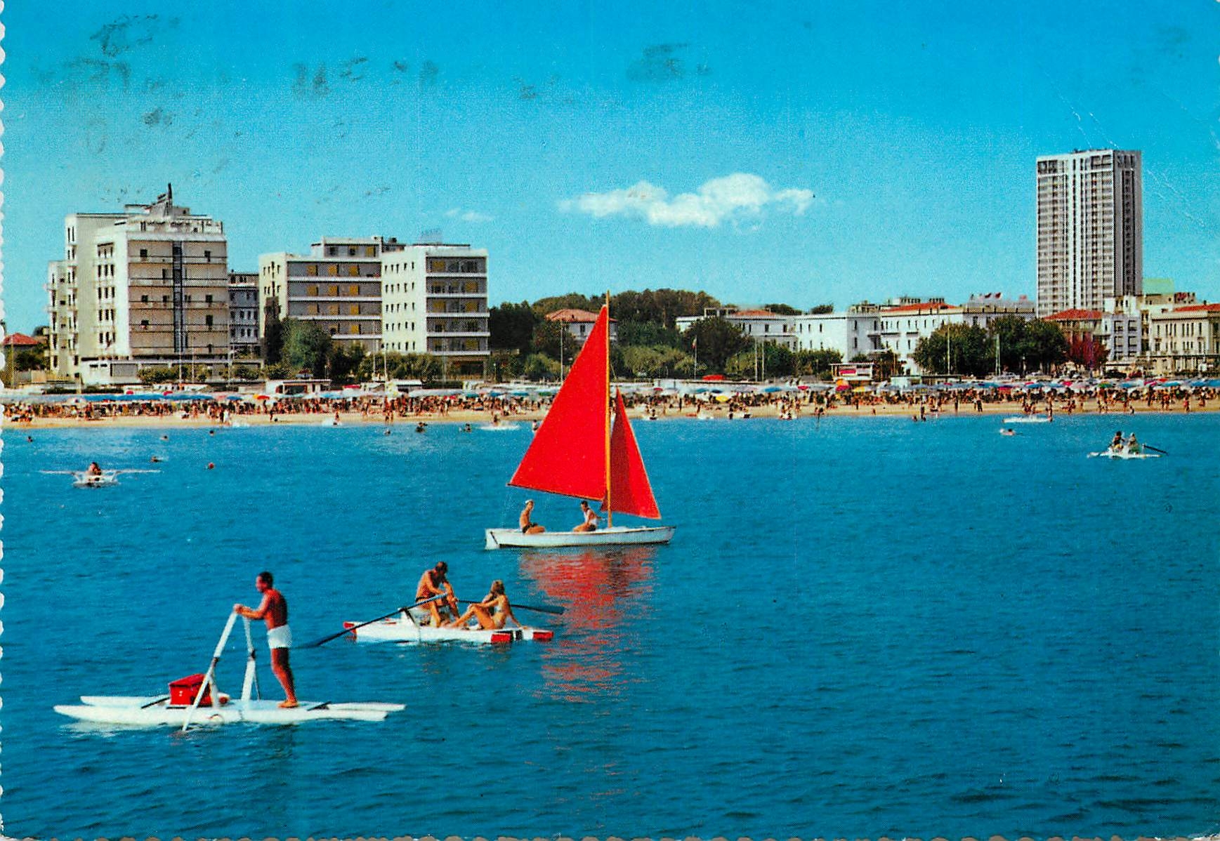 CPM Rimini panorama vue de la mer Bateau Pedalo