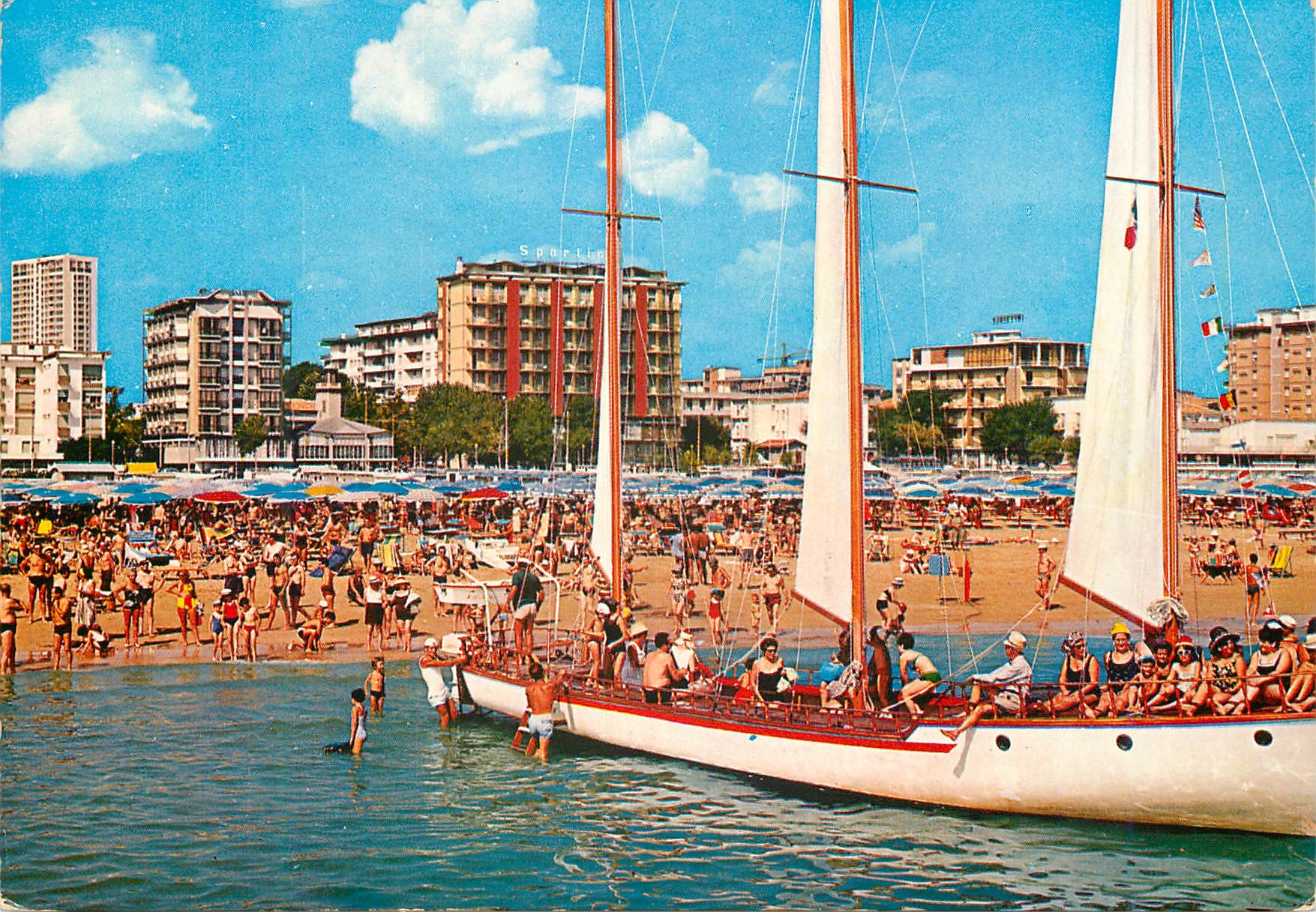 CPM Rimini hotels vue de la mer Bateau