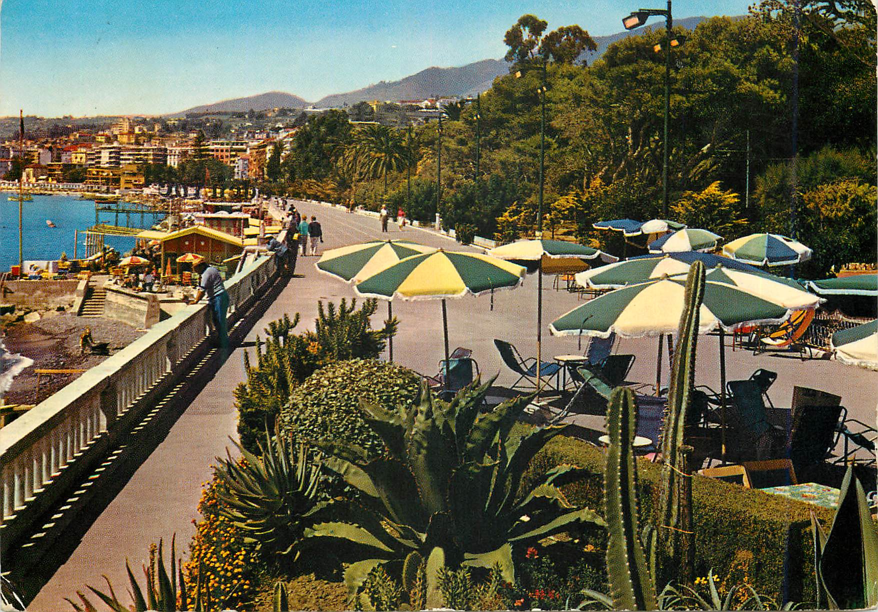 CPM San Remo Riviera dei fiori Promenade Trente et Trieste Cote des Fleurs