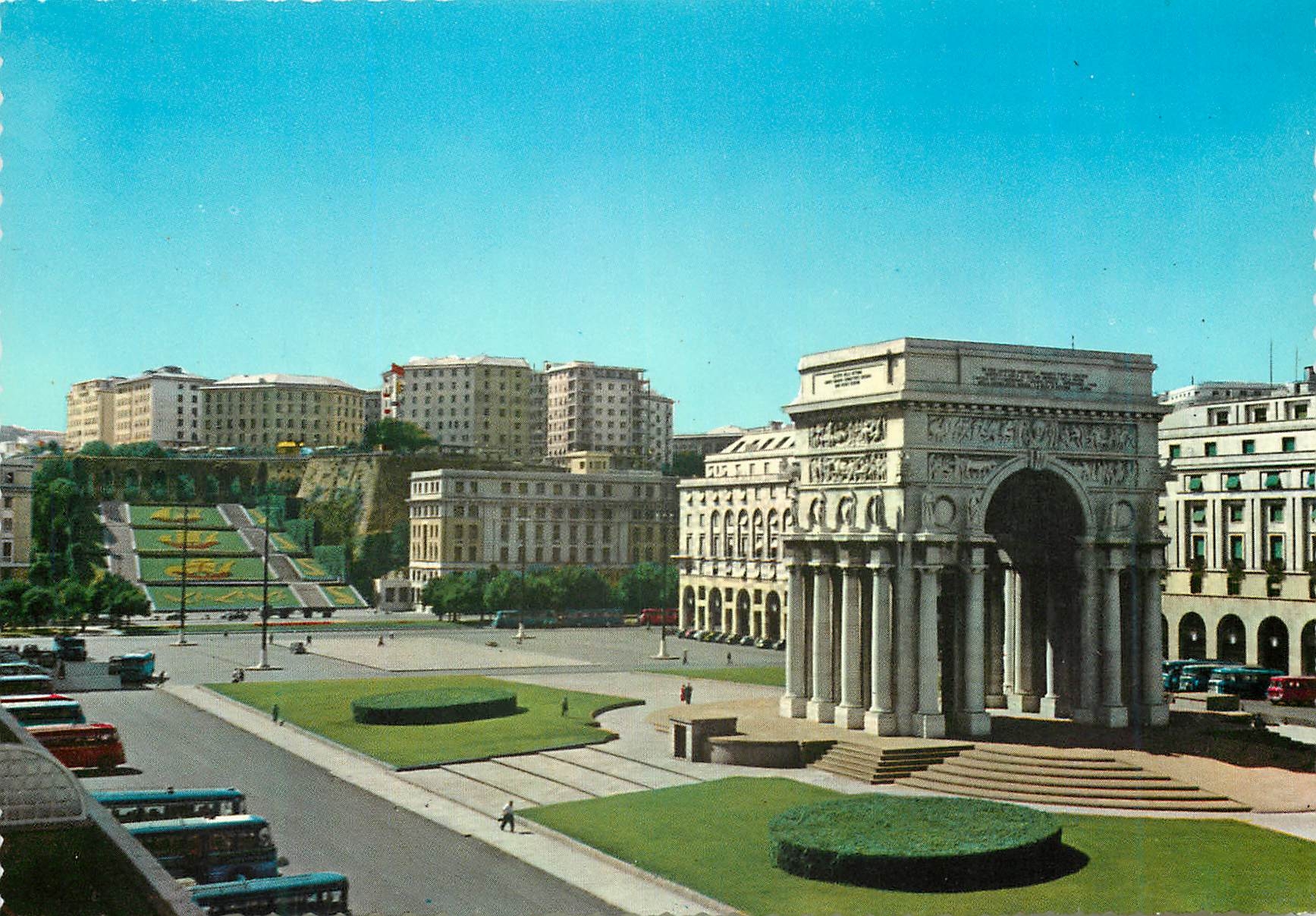 CPM Genova place de la victoire monument aux tombes dans la guorre 