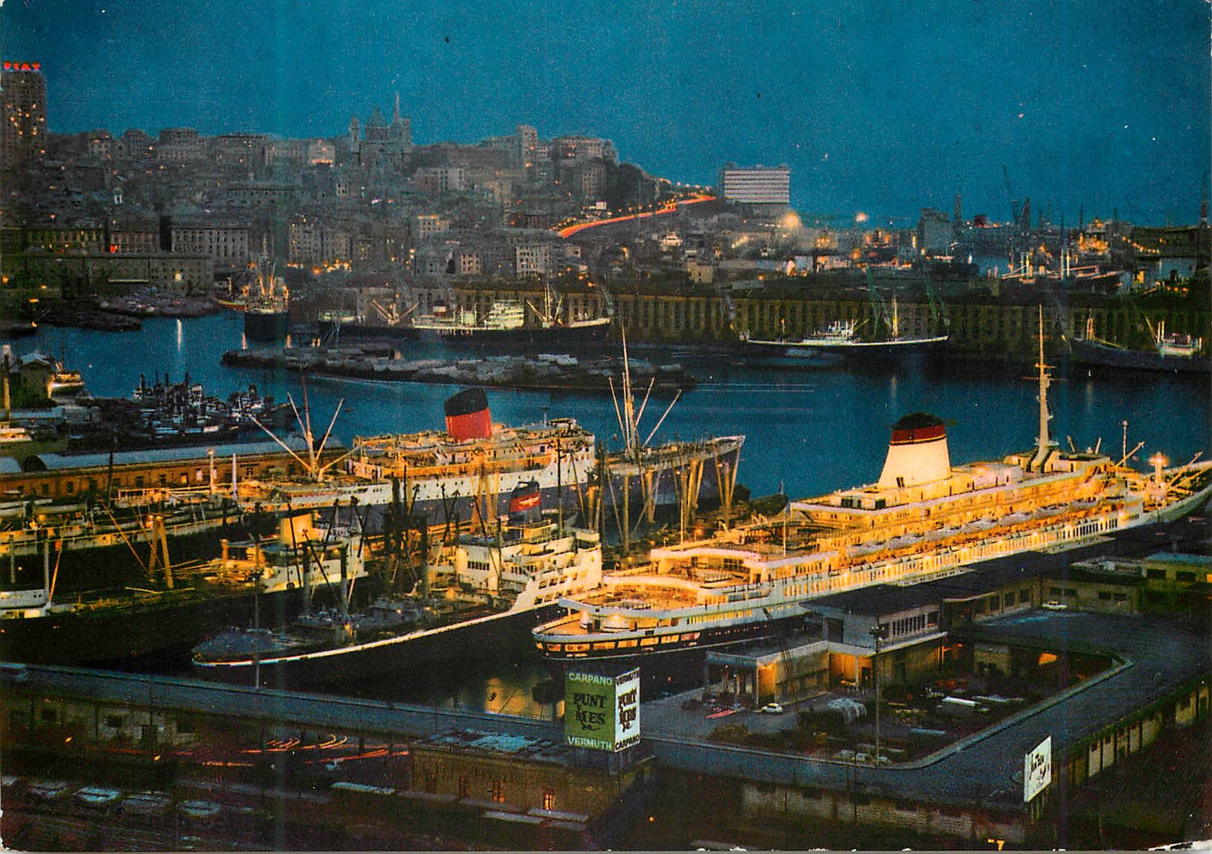 CPM Genova le port nocturne Bateaux