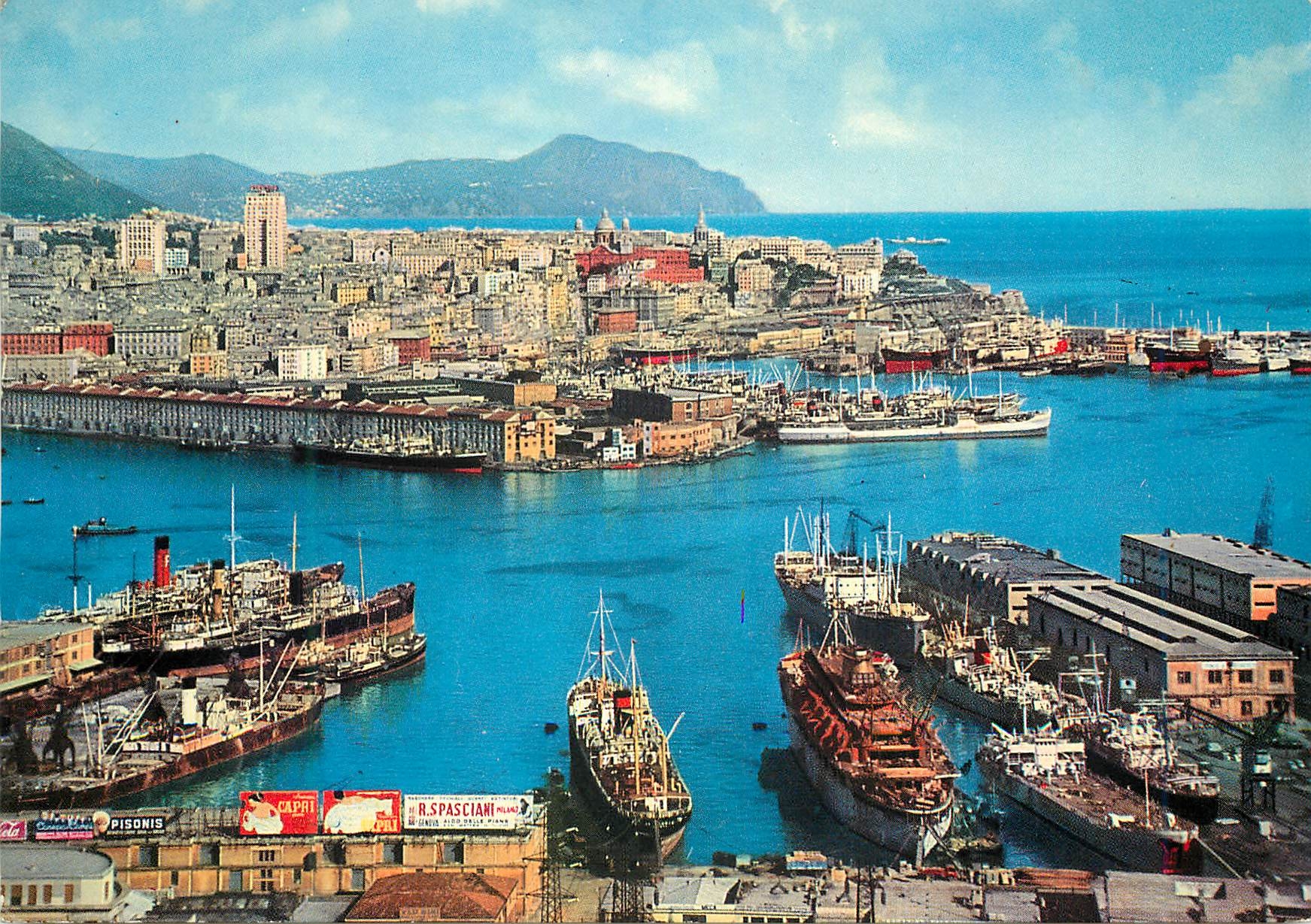 CPM Genova panorama et porto Bateaux