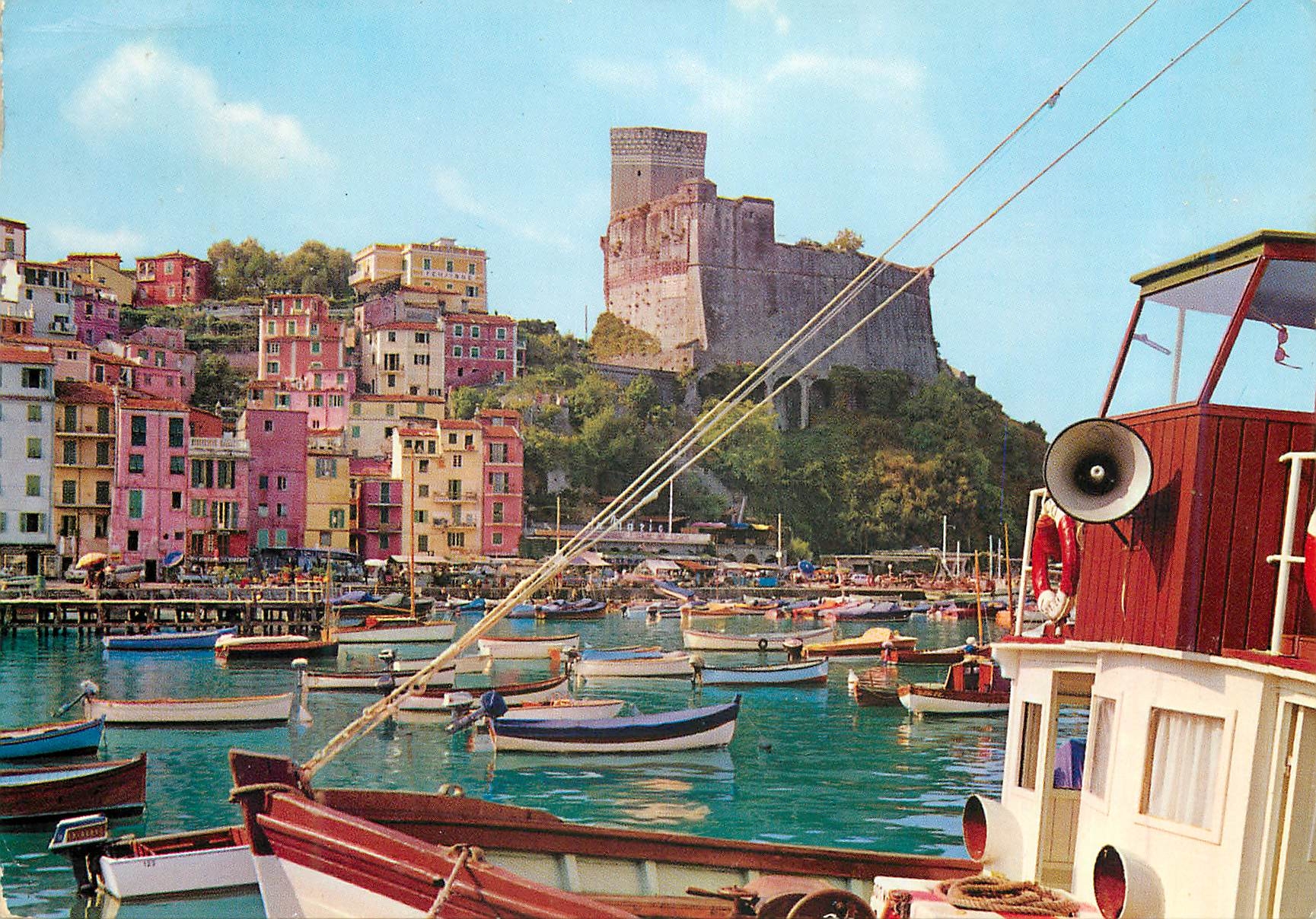 CPM Lerici petit port Bateaux