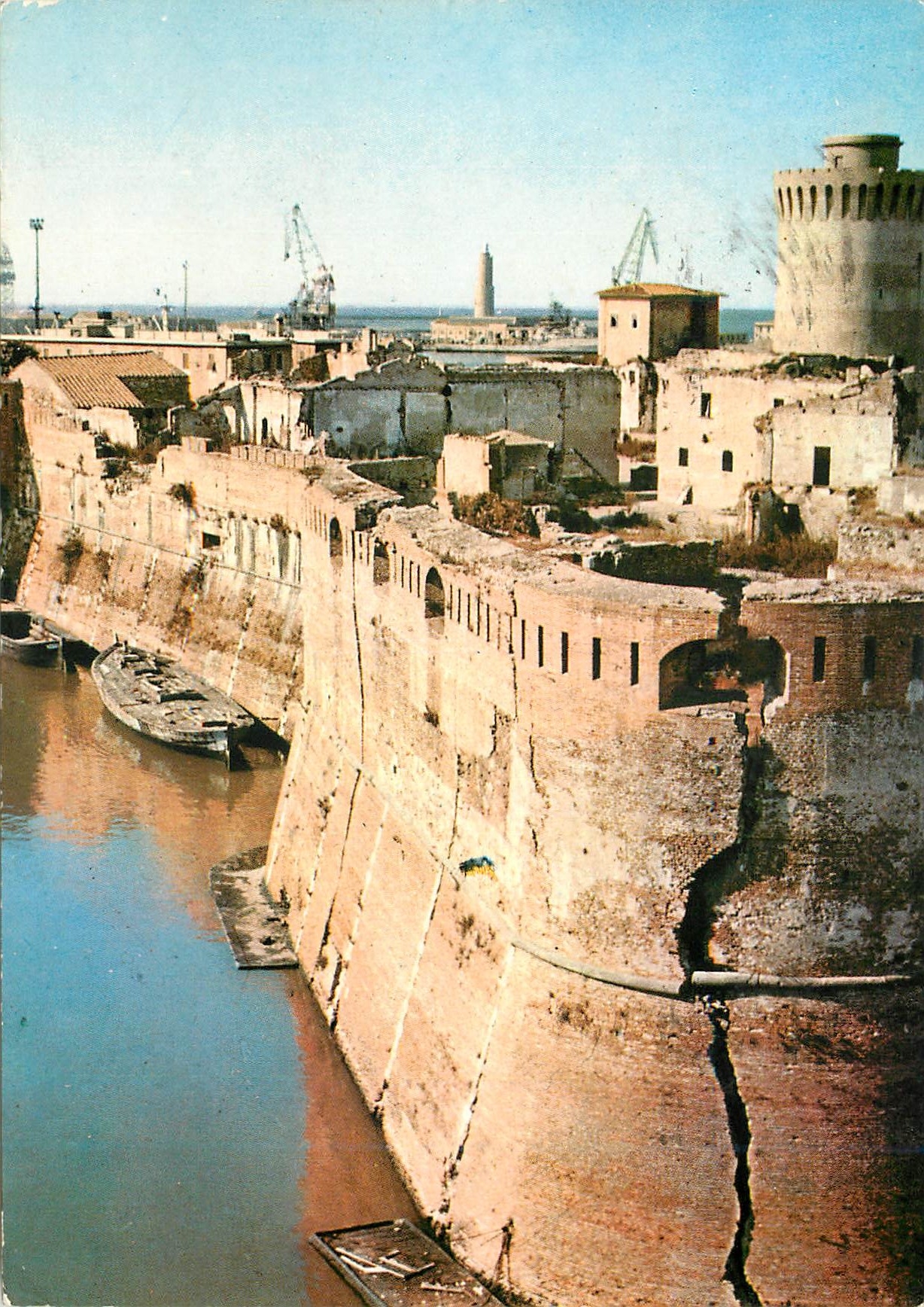 CPM Livorno la vieille forteresse et le phare