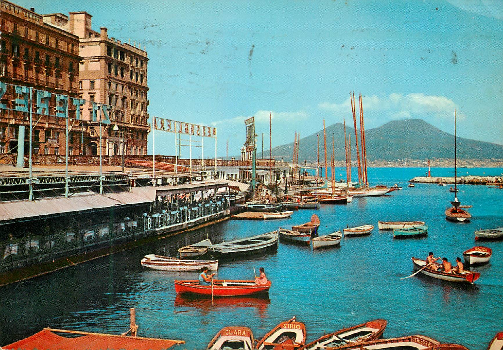 CPM Napoli Faubourg des Matelots et Restaurants