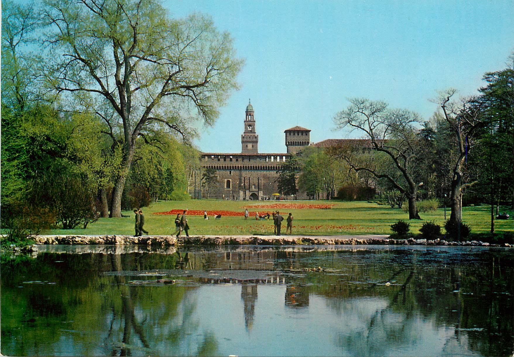 CPM Milano Le Chateau des Sforza vu du Parc