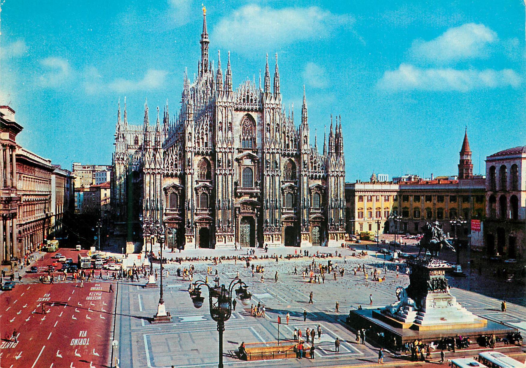 CPM Milano Place de la Cathedrale