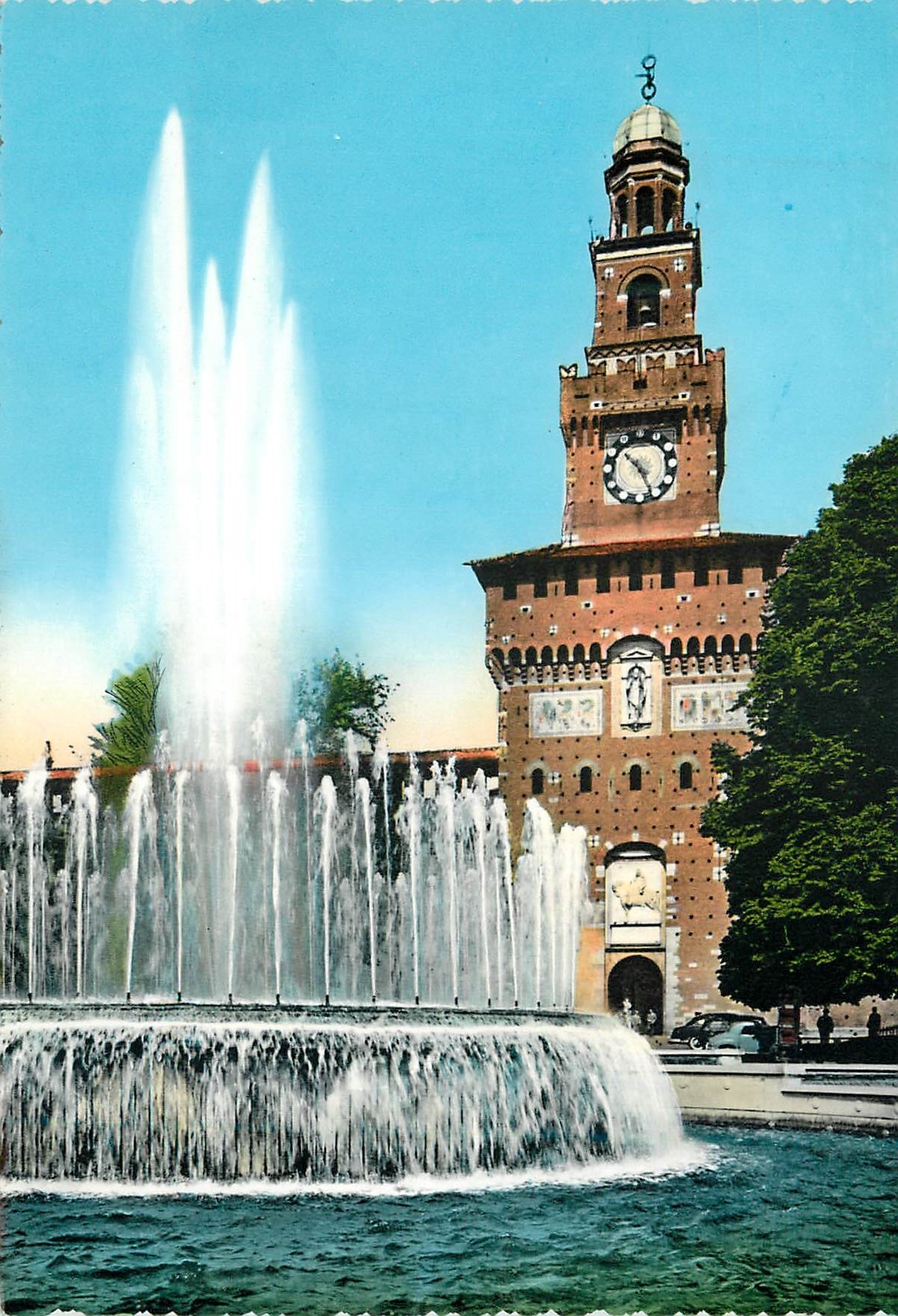 CPM Milano Fontaine et tour du Filarete