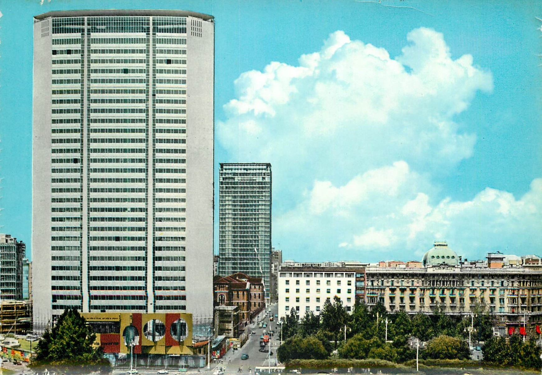 CPM Milano Place Duca d'Aosta et les Gratte-ciels