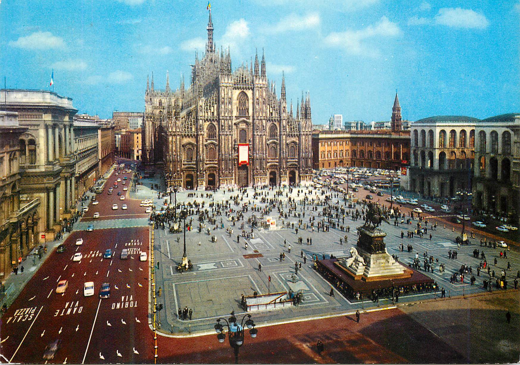 CPM Milano Place de la Cathedrale