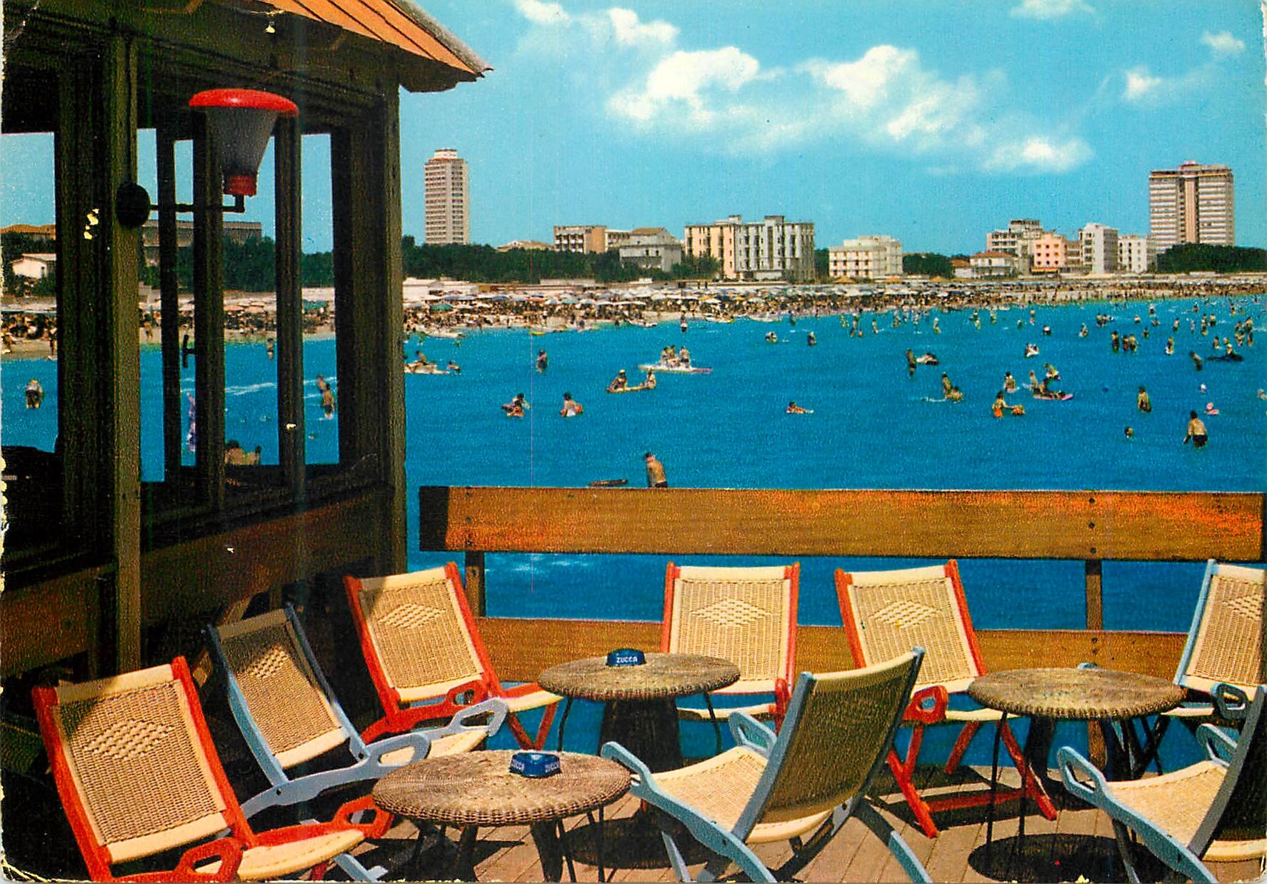 CPM Milano Marittima La mer et les gratte-ciels