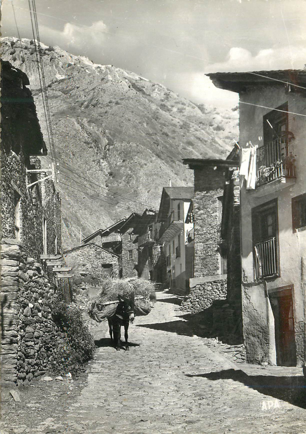 Vieille rue pittoresque de Canillo — Valls d'Andorre — éditeur APA, n° 491
