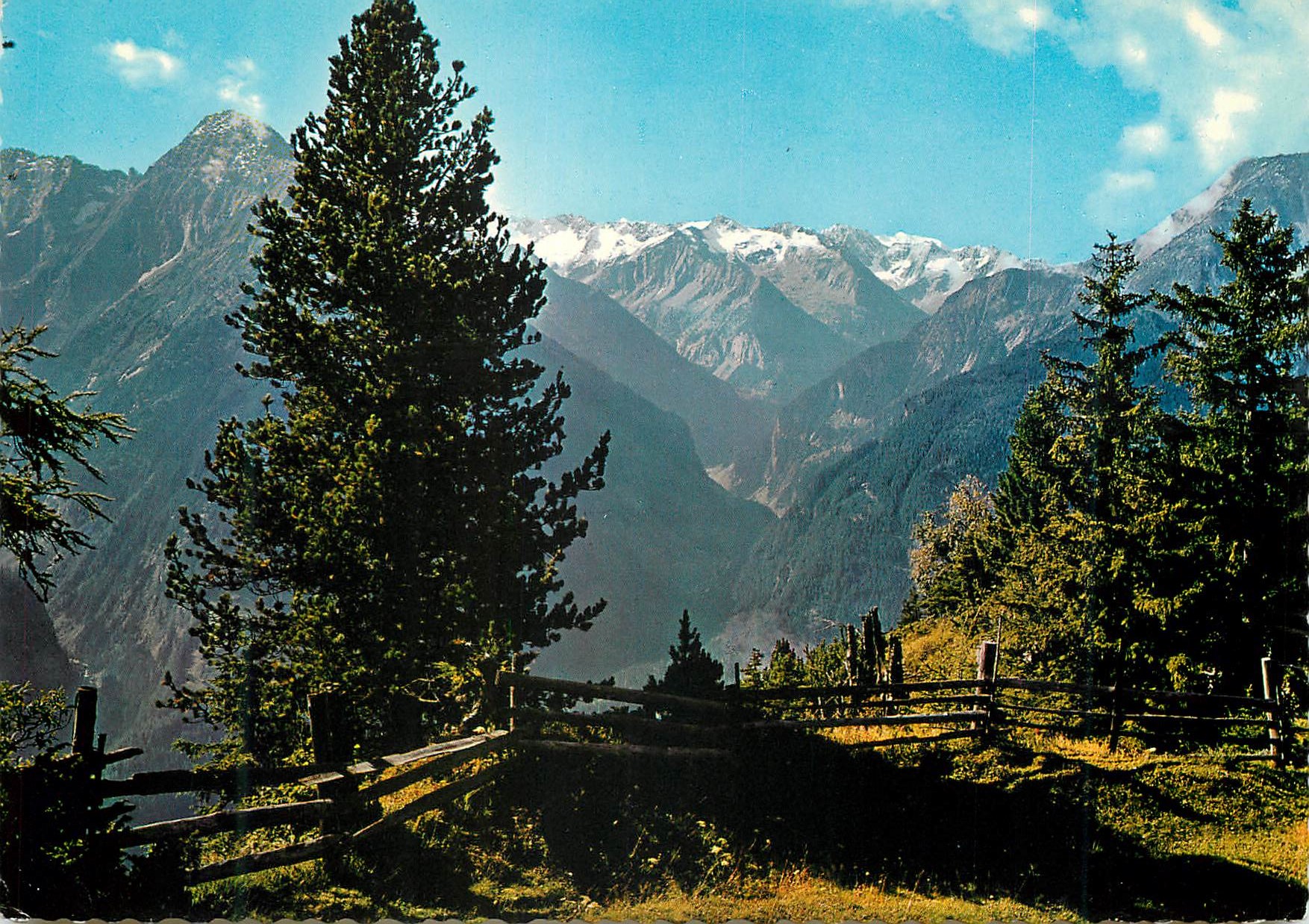 CPM Tirol Blick vom penken ins zemmtal mayrhoten zillertal Tristeer mit ingentotock greiner und hochfeiler 3510 m