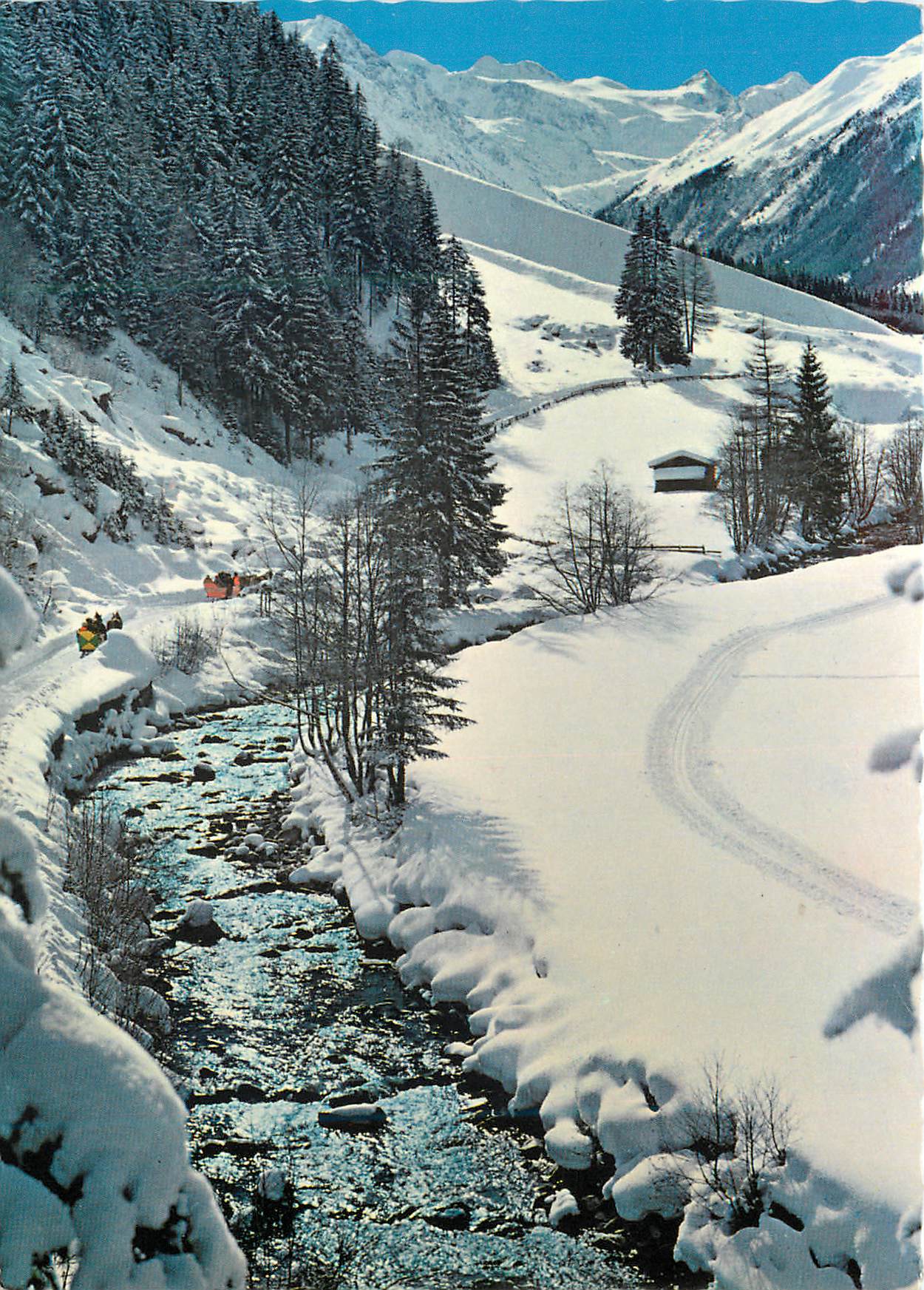 CPM Osterreich winterzauber im stubaital tirol gletscherbach mit langlaufloipe blick zum zuckerhutt 3507 m