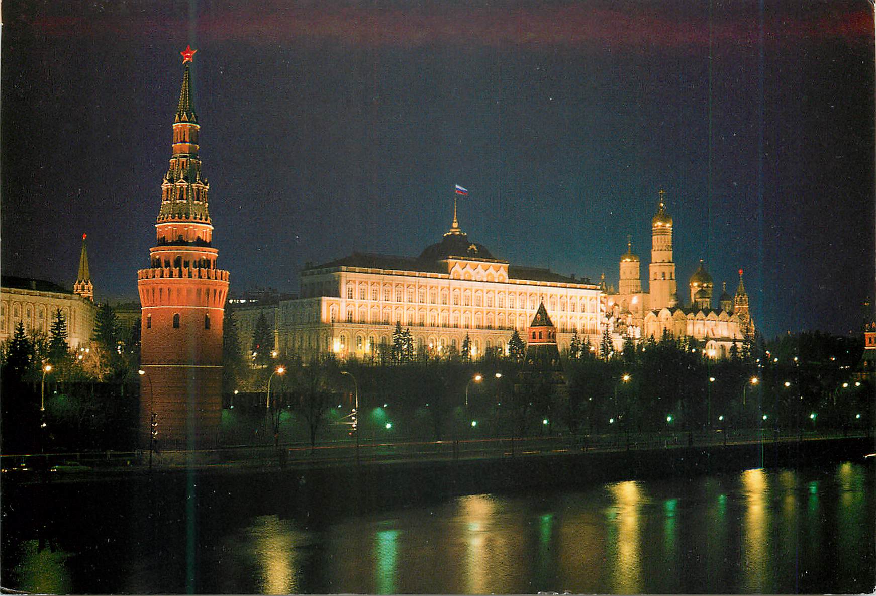 CPM Moscowle krernlin vue de la moskova