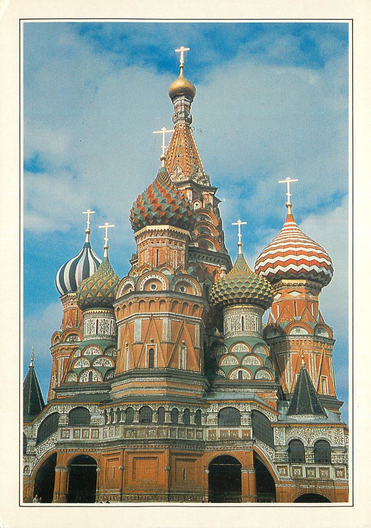 CPM Moscow sur la place rouge de moscou la basilique polychromr de baasile le bienhureux fut erigee en 1560  sur l'ordre