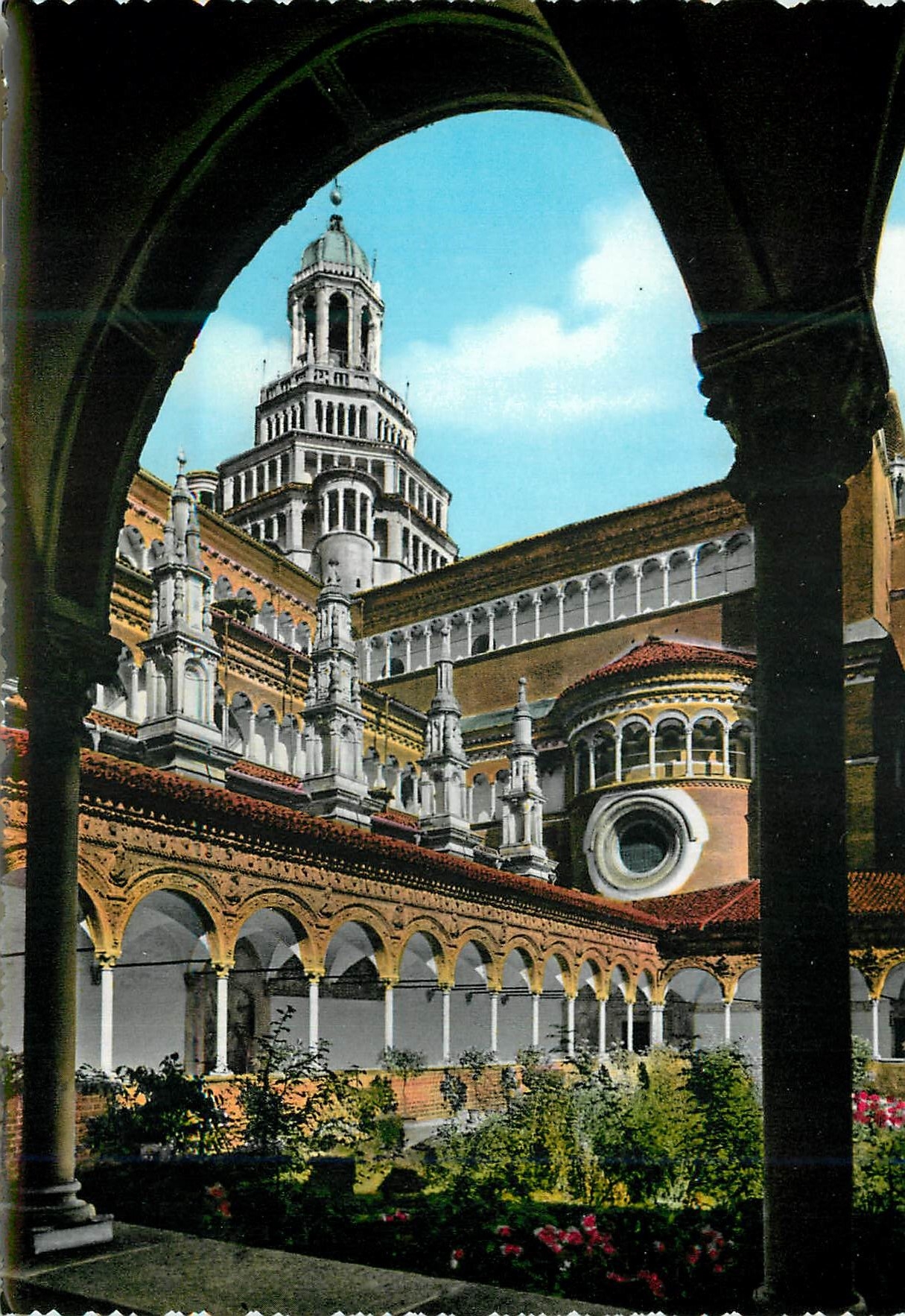 CPM Certosa di Pavia Cote sud de l'Eglise vu du petit Cloitre