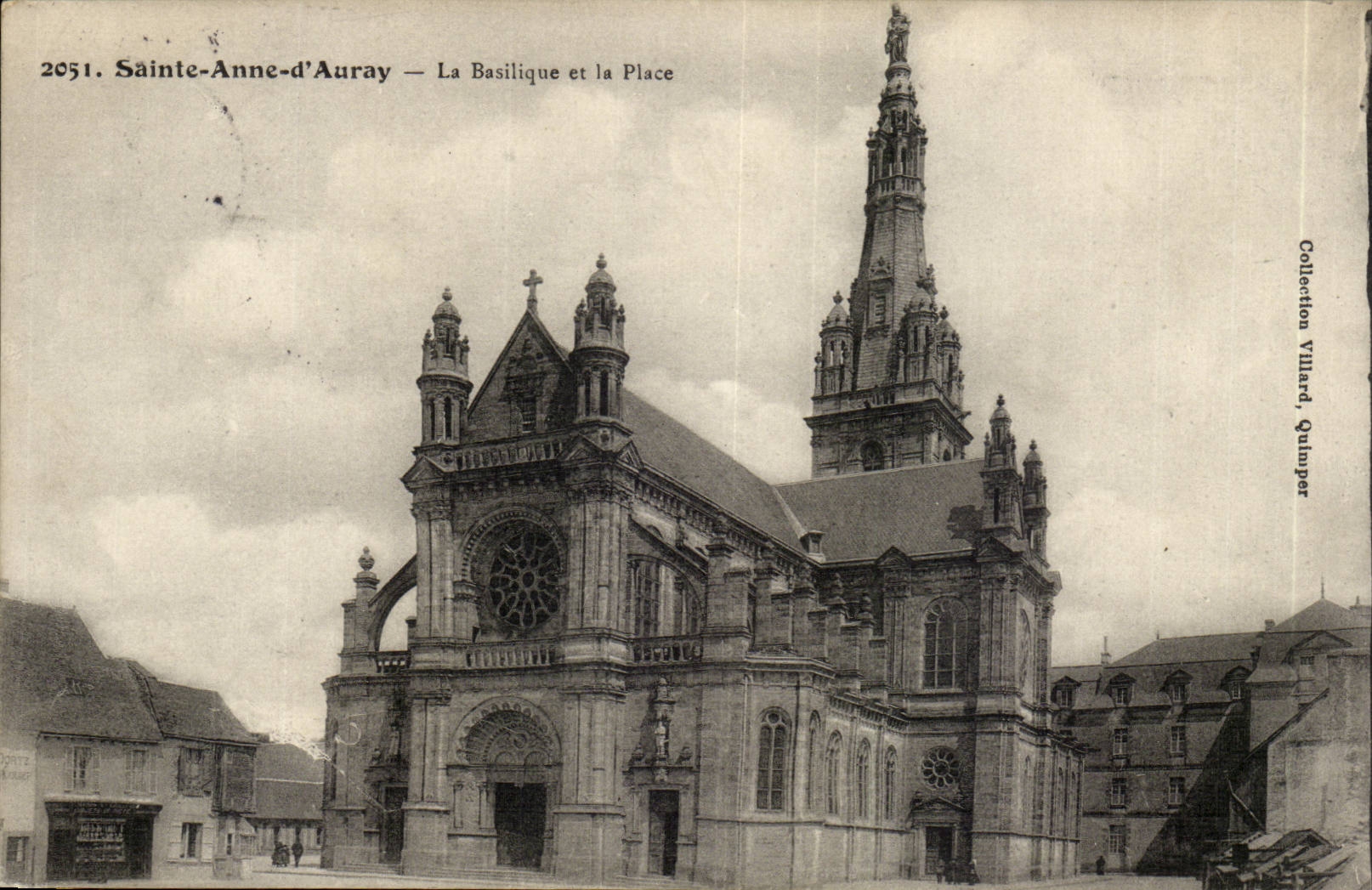 Sainte Anne d'Auray CPA La basilique et la place