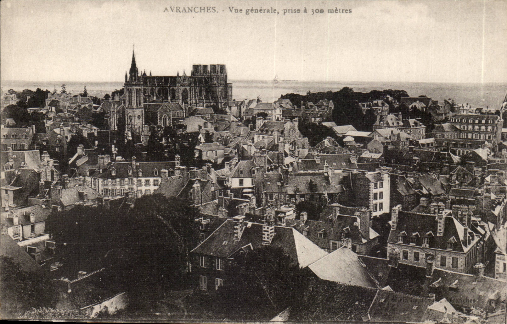 Avranches — Vue générale prise à 300 mètres — éditeur non visible