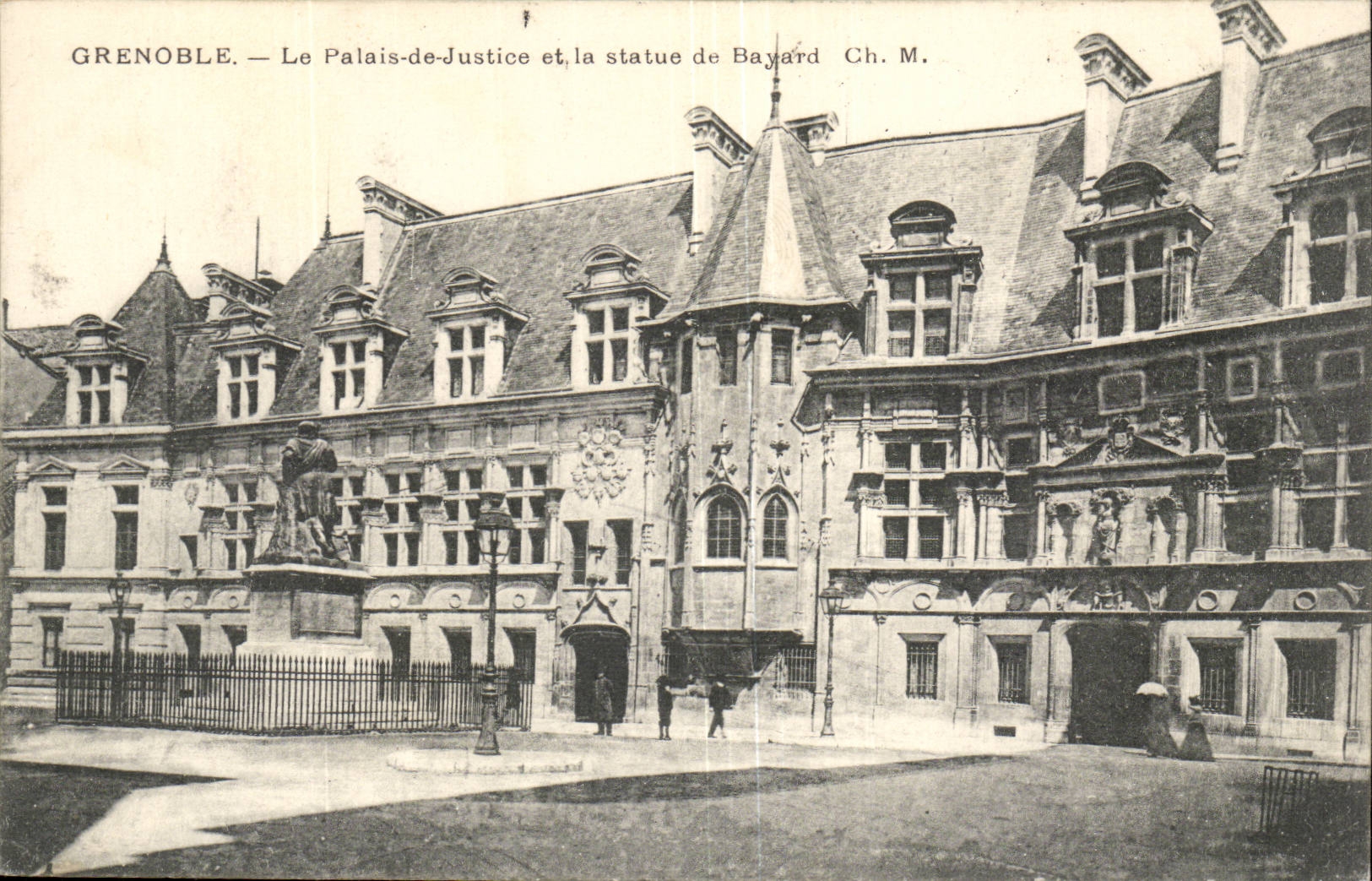 Grenoble CPA La palais de justice et la statue de Bayard