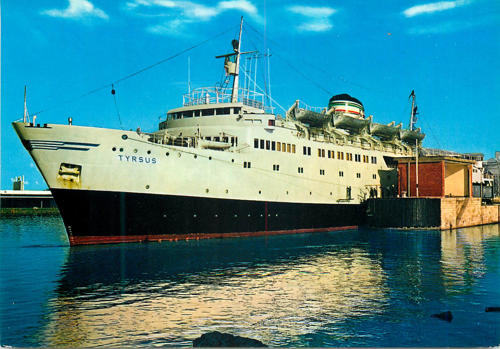CPM Civitavecchia batiment de trajet pour la sardegna