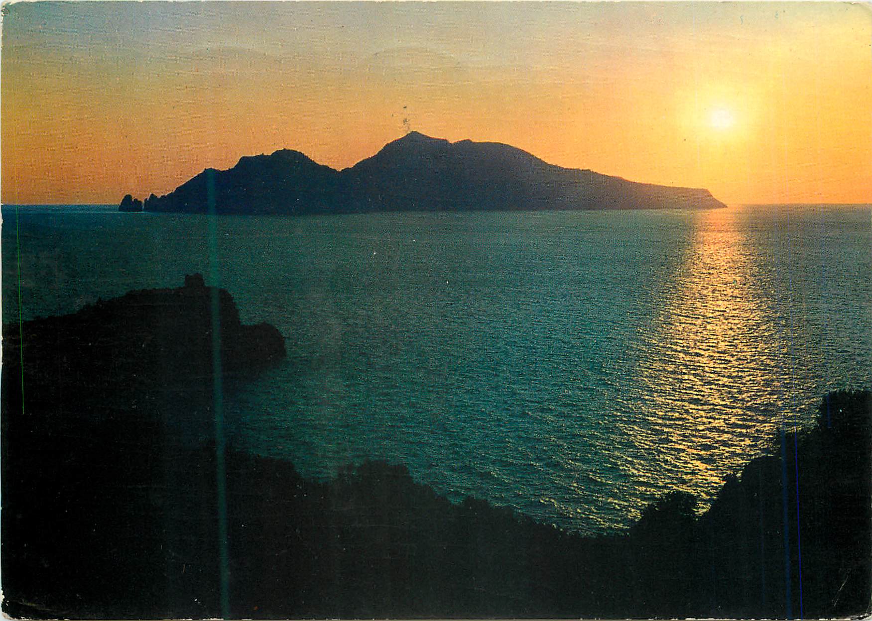 CPM L'ile de 734 au coucher du soleil vue de massa lubrense