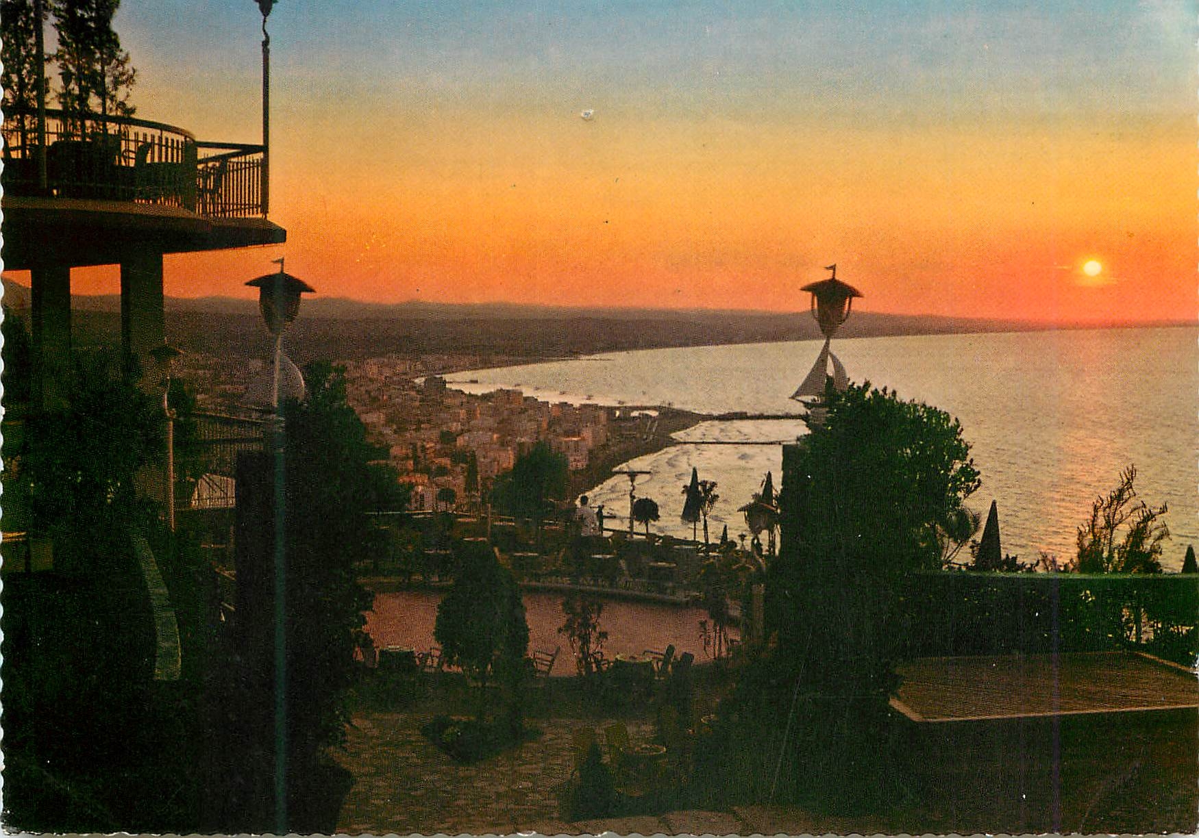 CPM Riviera adriatica coucher du soleil du gabicce monte by night