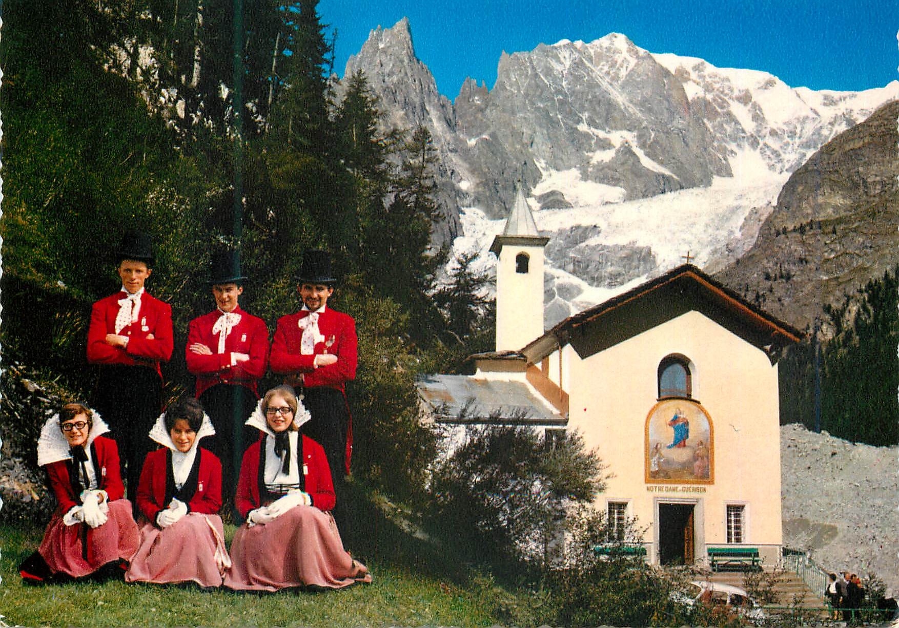 CPM Vallee d'aoste pittoreque Courmayeur m 1224 N D de guerison costumes et mont blanc m 4310 m Folklore