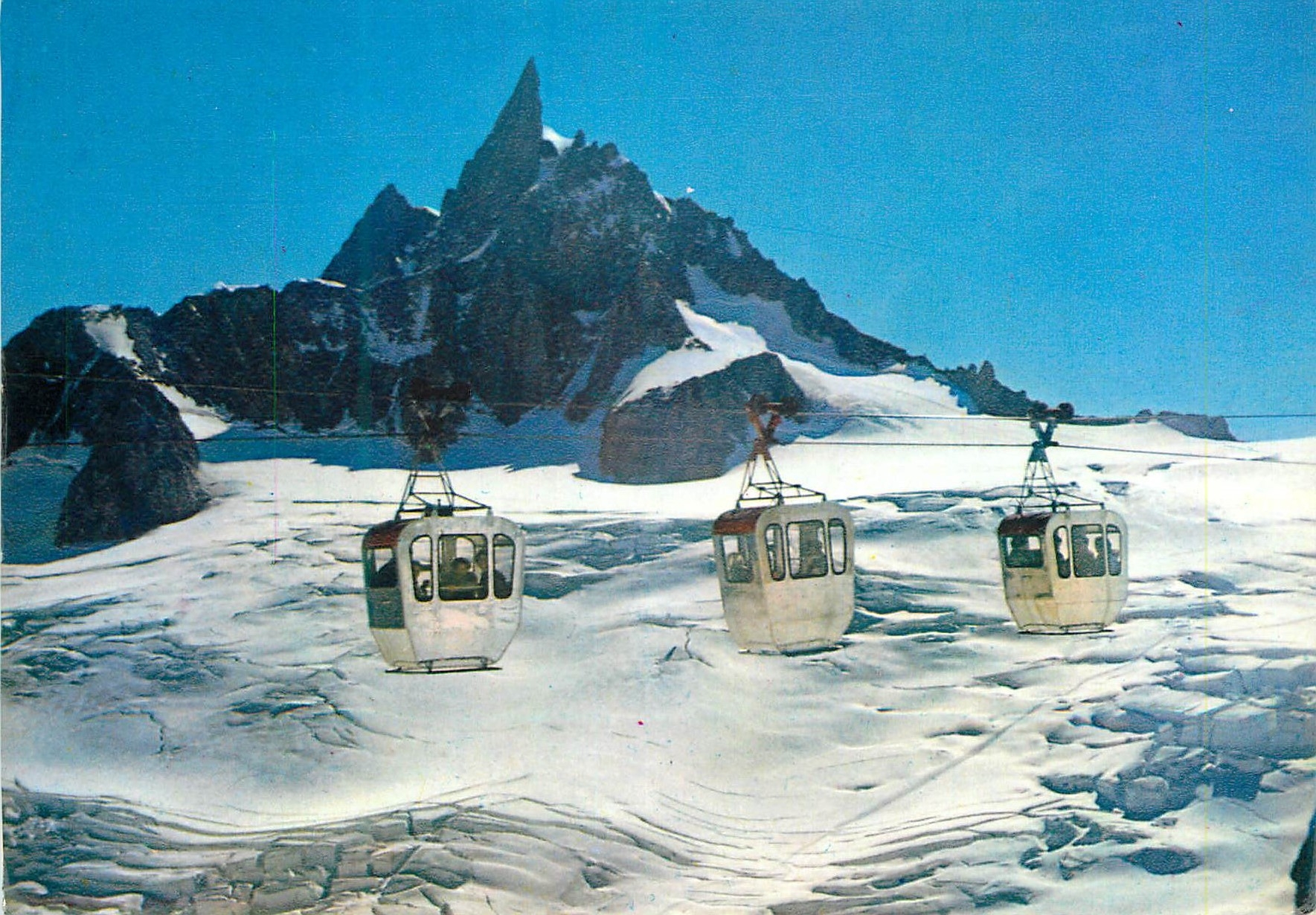 CPM Courmayeur chamonix dent du geant 4014 et le teleferiques de la vallee blanche