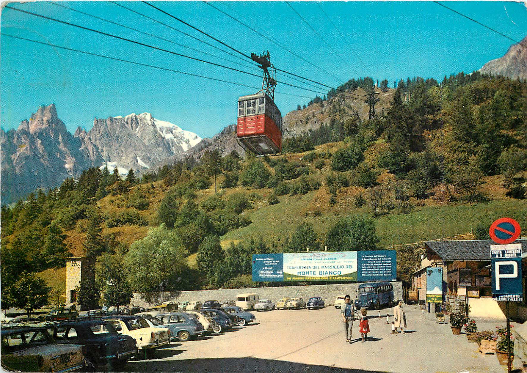 CPM Vallee d'aoste Courmayeur la palud m 1370 place de la funiculaire du m blanc