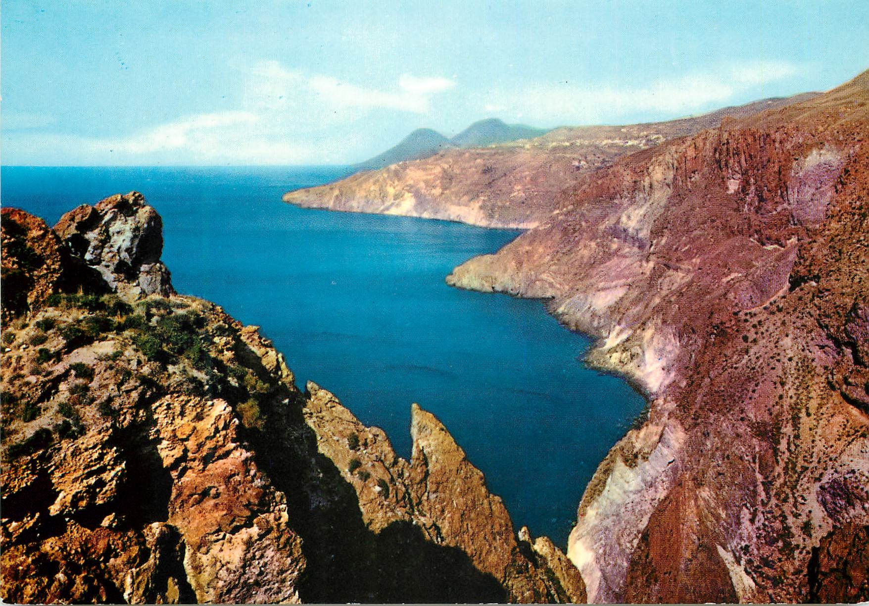 CPM Eolie les ecueils roouges de lipari