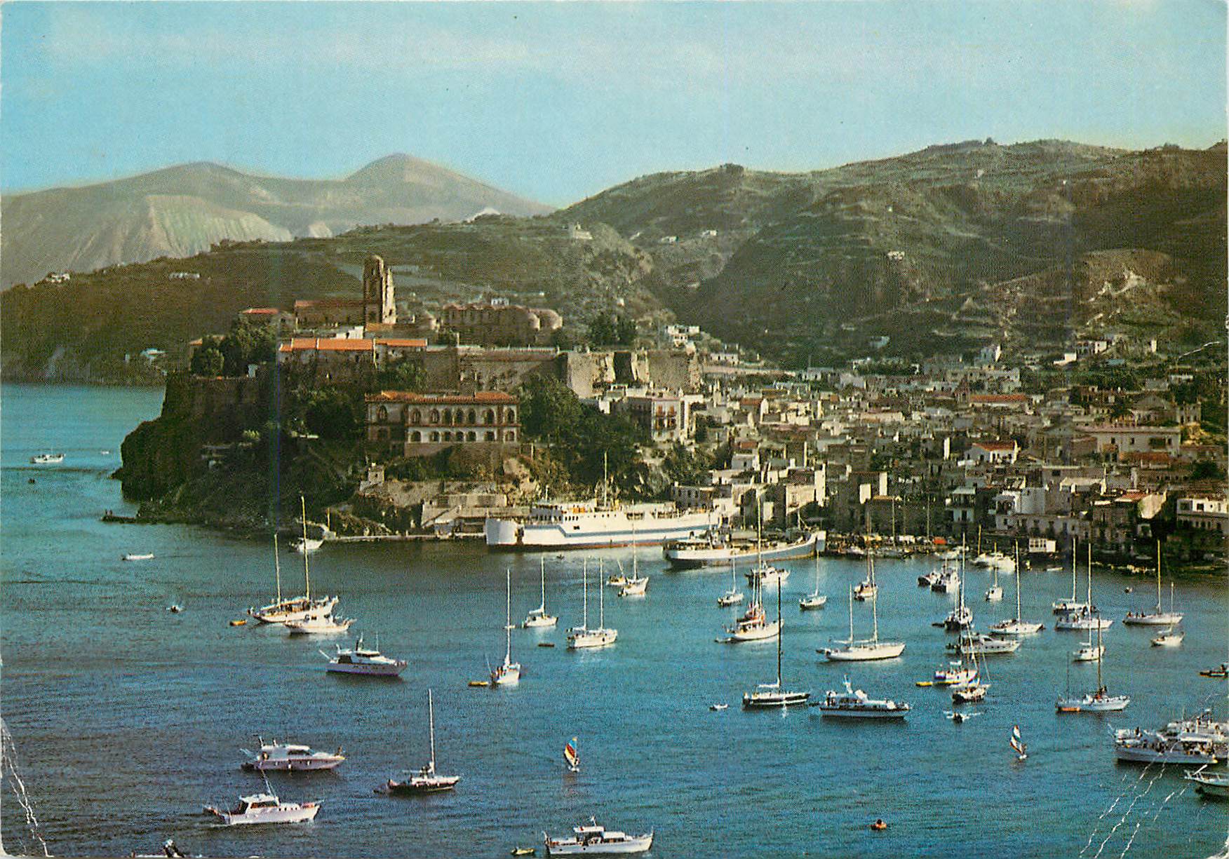 CPM isole eolie (sicilia) la baia di sottomonastero l'abitato II castello