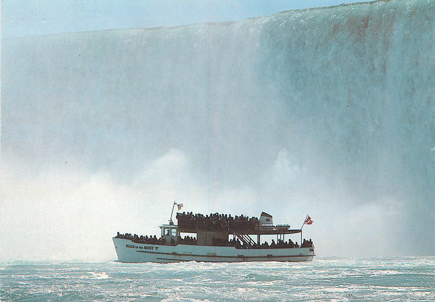 CPM La maniere la plus passionante de voir Niagara Falls est a bord le bateau Maid of The Mist de renom mondial