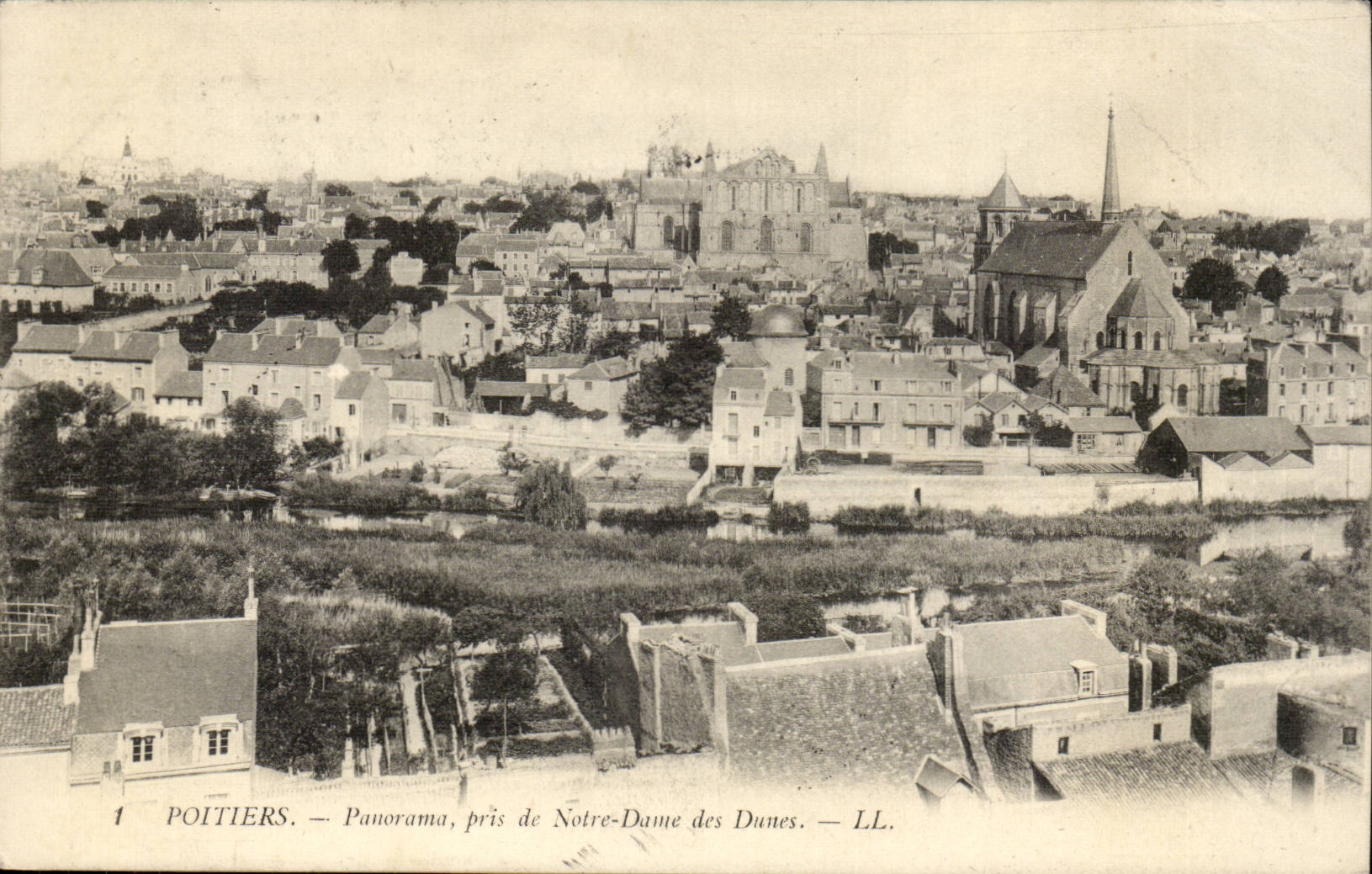 Poitiers CPA Panorama pris de Notre DAme des Dunes