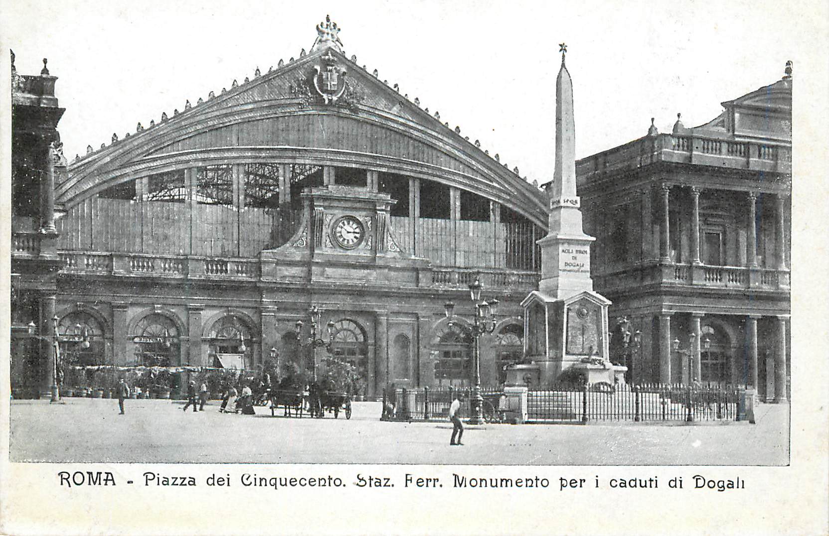 CPA Roma Piazza dei Cinquecento Staz Ferr Monumento per i caduti di Dogali