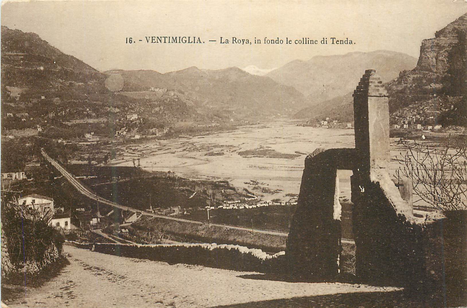 CPA Ventimiglia La Roya in fondo le colline di Tenda