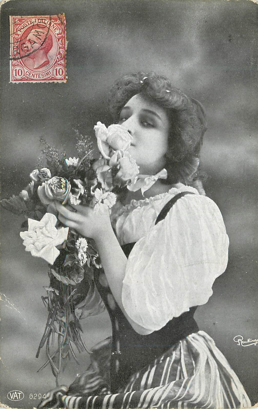 Femme en robe à volants — fleuriste — éditeur Peukings, n° 6294